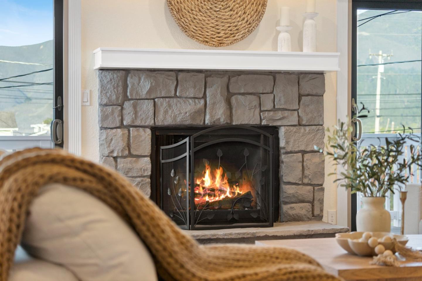 Detail Gallery Image 11 of 52 For 266 6th St, Montara,  CA 94037 - 5 Beds | 3 Baths