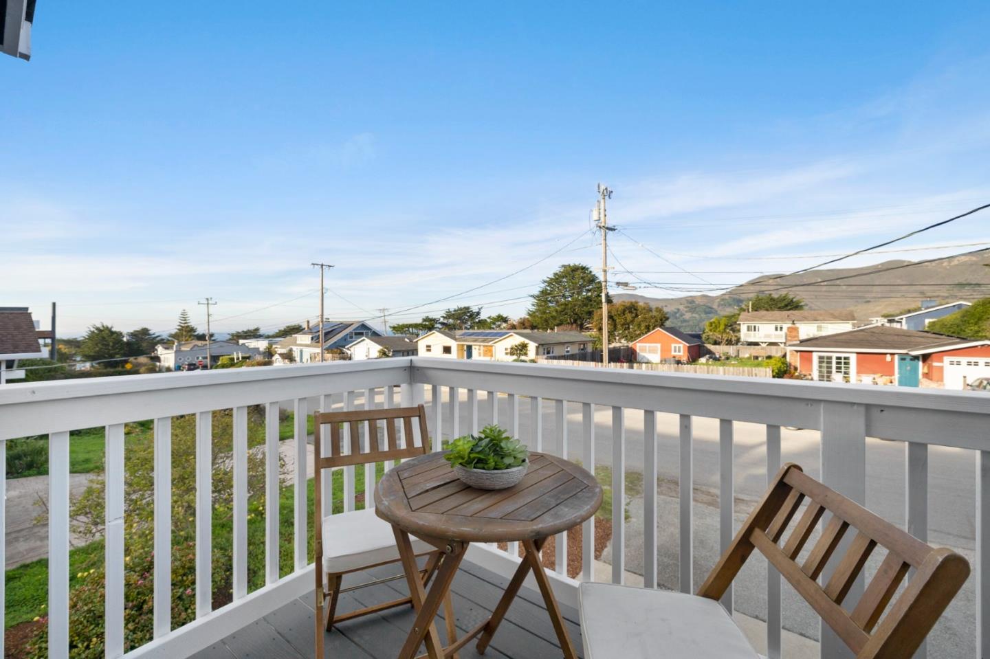 Detail Gallery Image 13 of 52 For 266 6th St, Montara,  CA 94037 - 5 Beds | 3 Baths