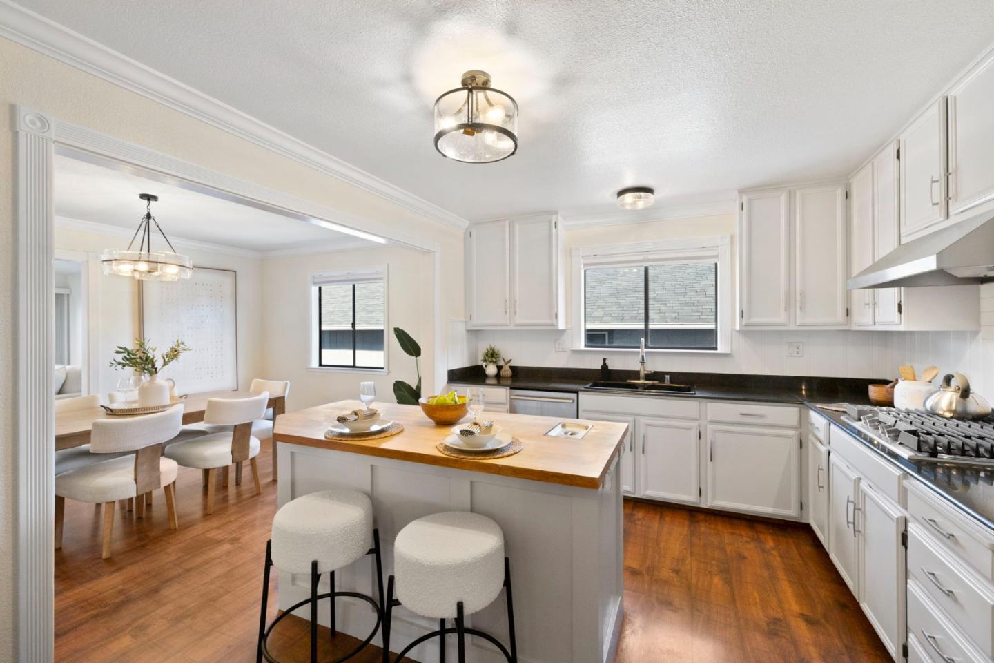 Detail Gallery Image 17 of 52 For 266 6th St, Montara,  CA 94037 - 5 Beds | 3 Baths