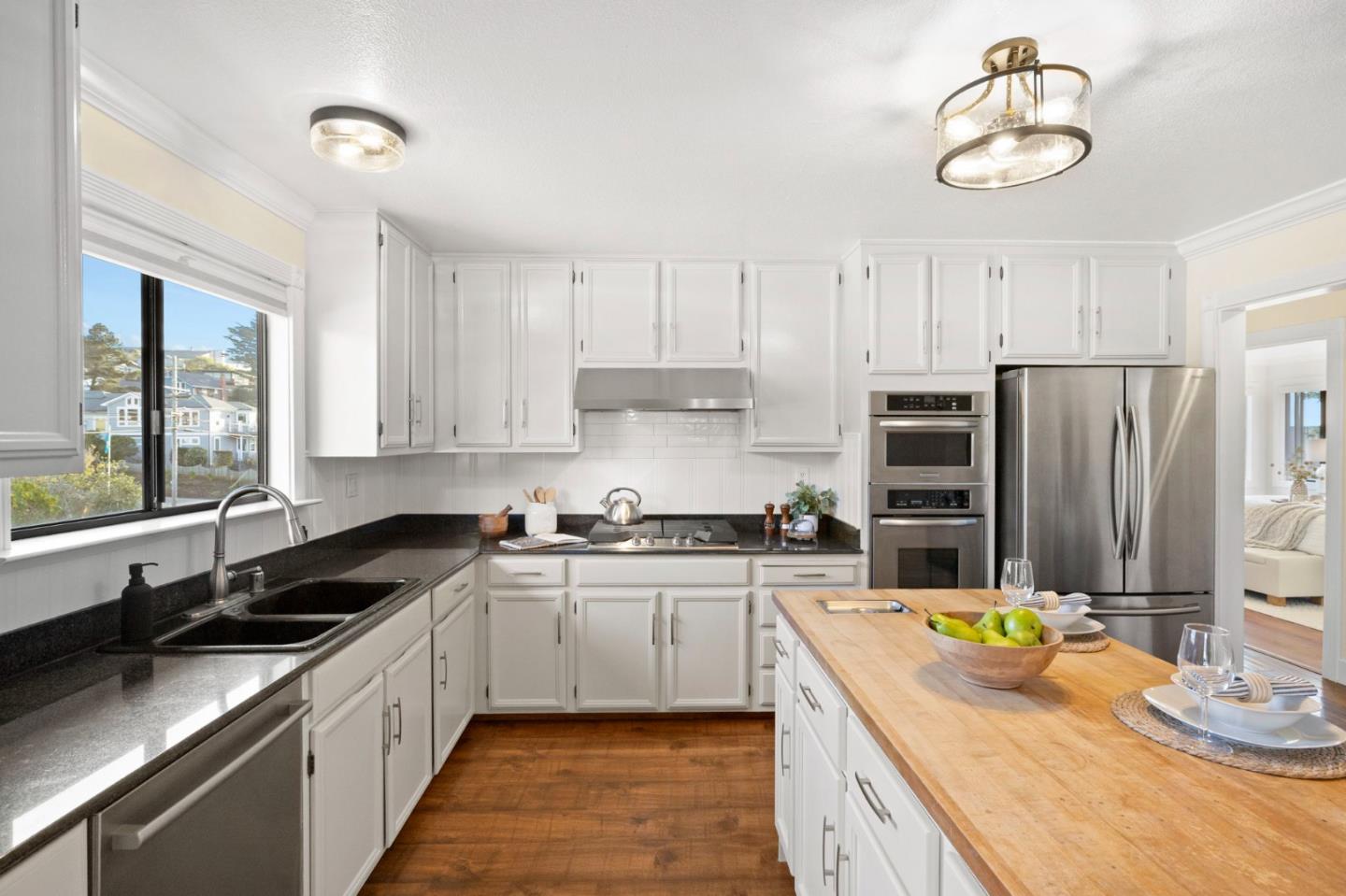 Detail Gallery Image 19 of 52 For 266 6th St, Montara,  CA 94037 - 5 Beds | 3 Baths