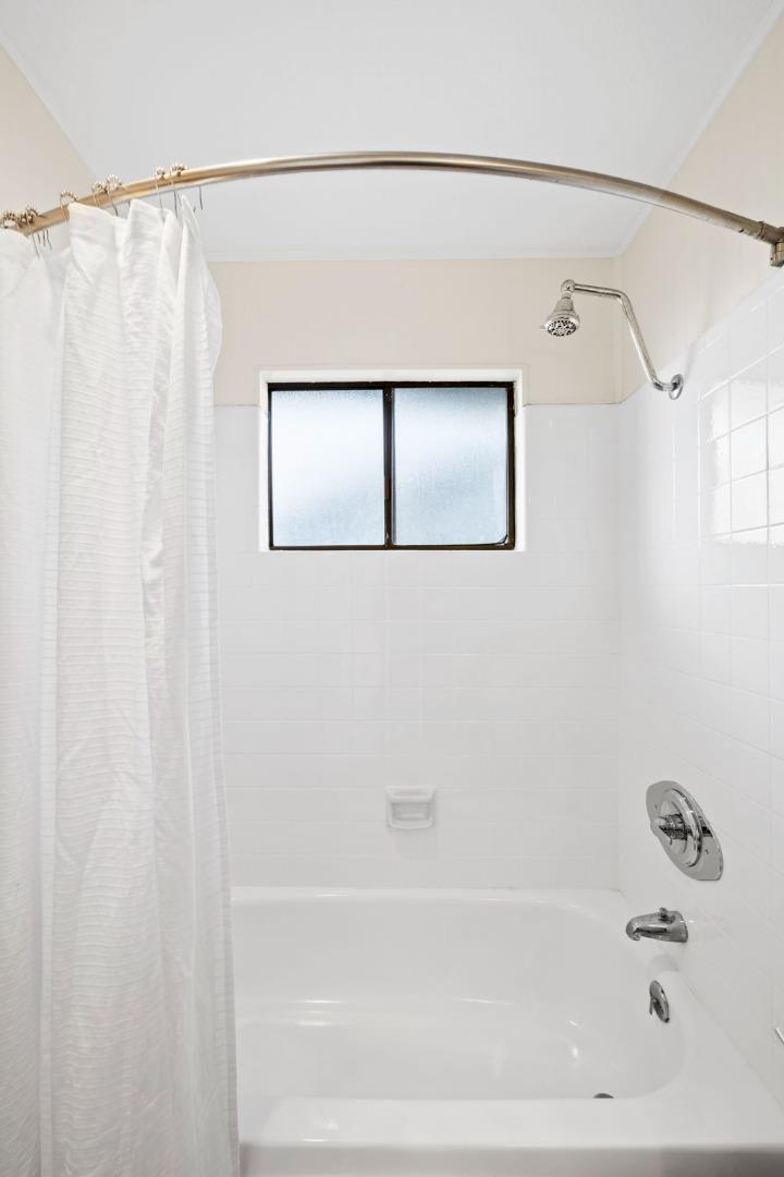 Detail Gallery Image 27 of 52 For 266 6th St, Montara,  CA 94037 - 5 Beds | 3 Baths