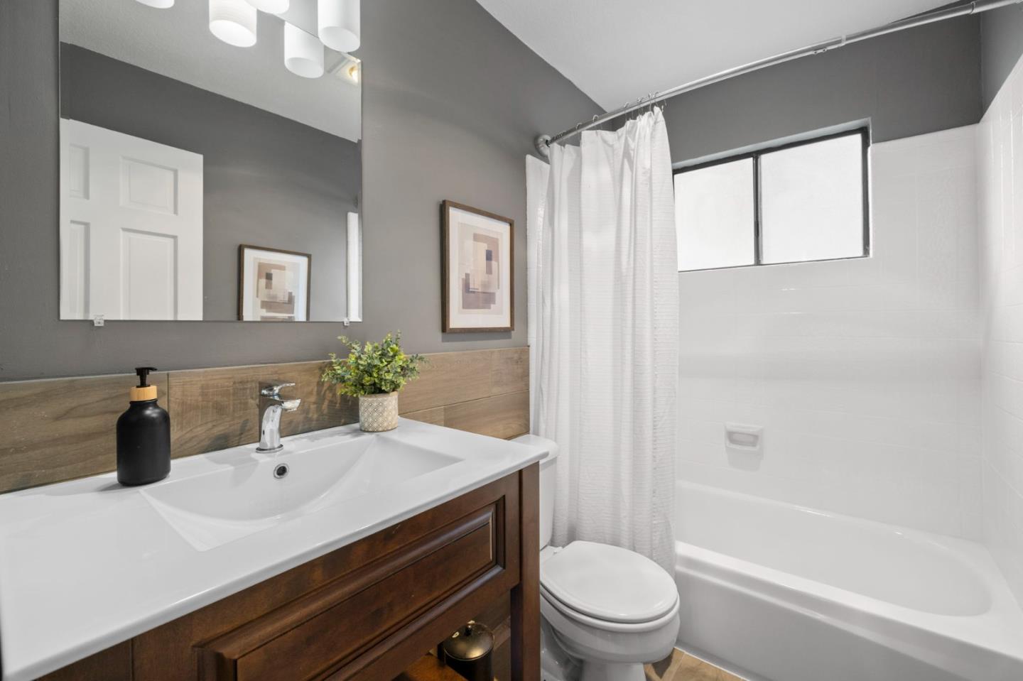 Detail Gallery Image 39 of 52 For 266 6th St, Montara,  CA 94037 - 5 Beds | 3 Baths