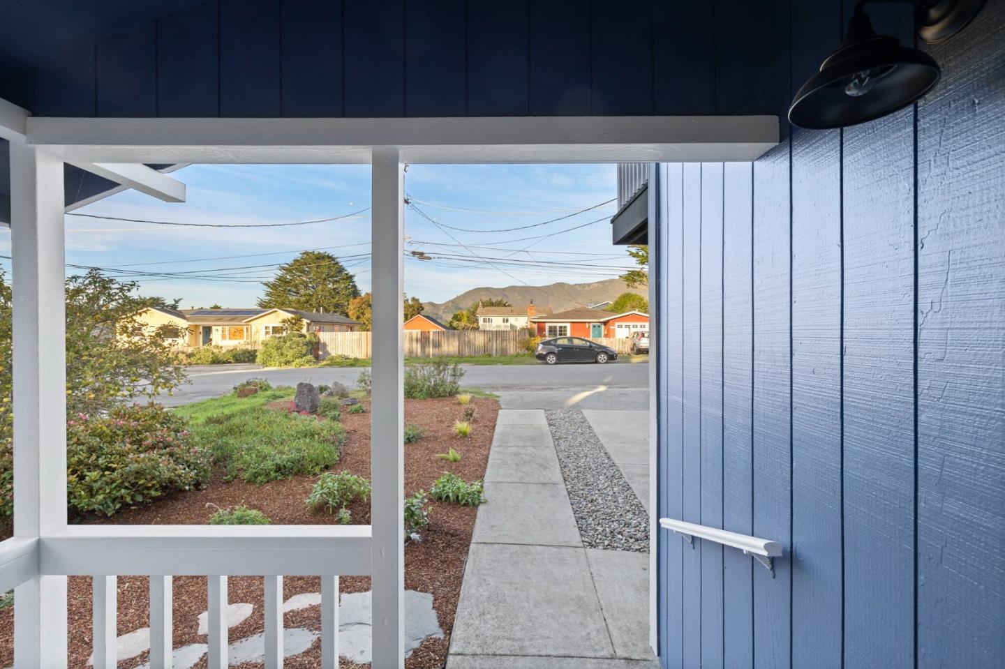 Detail Gallery Image 6 of 52 For 266 6th St, Montara,  CA 94037 - 5 Beds | 3 Baths