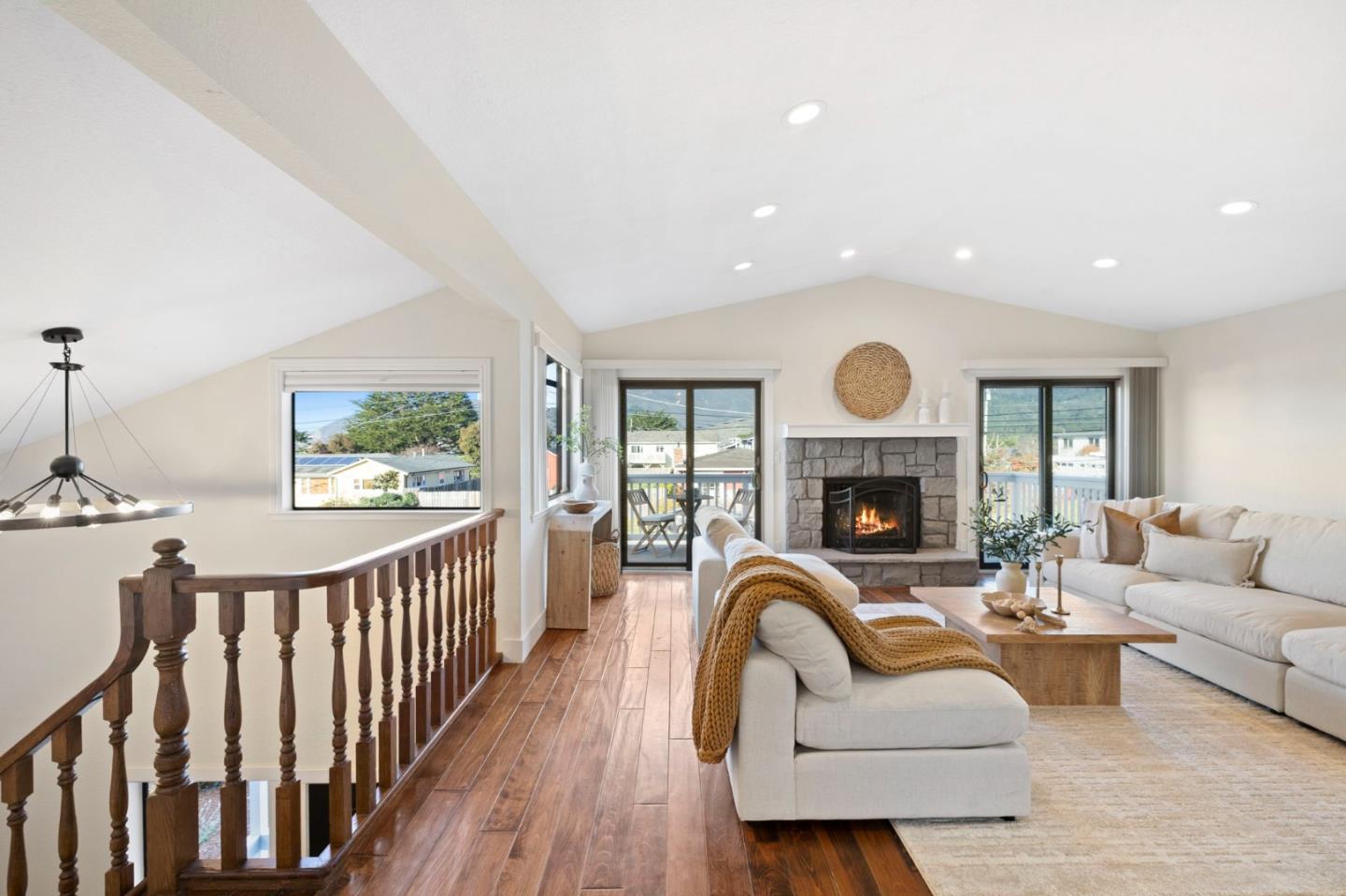 Detail Gallery Image 8 of 52 For 266 6th St, Montara,  CA 94037 - 5 Beds | 3 Baths