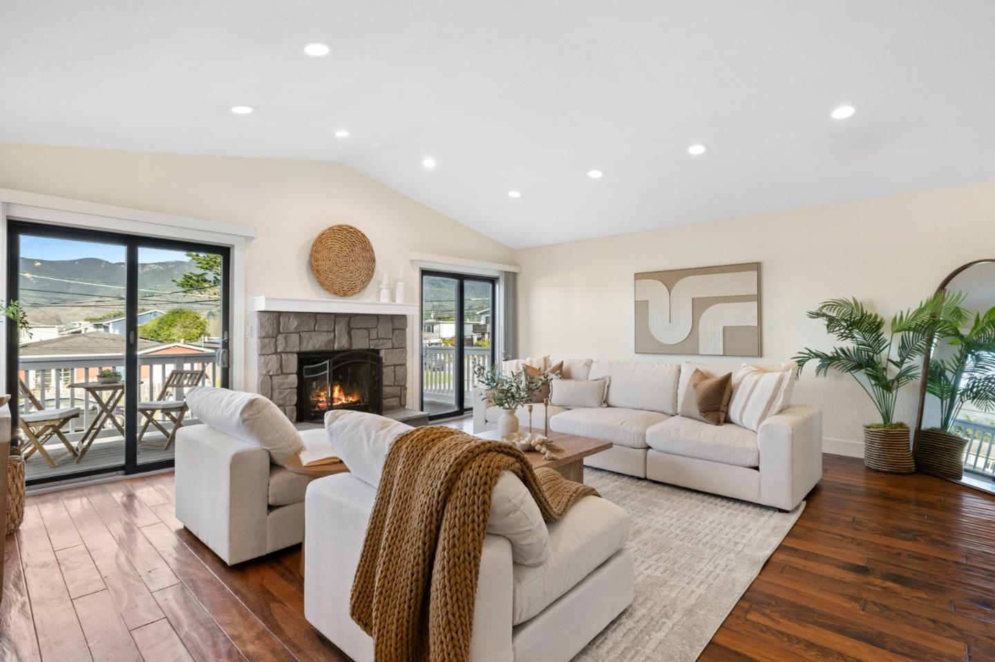 Detail Gallery Image 9 of 52 For 266 6th St, Montara,  CA 94037 - 5 Beds | 3 Baths