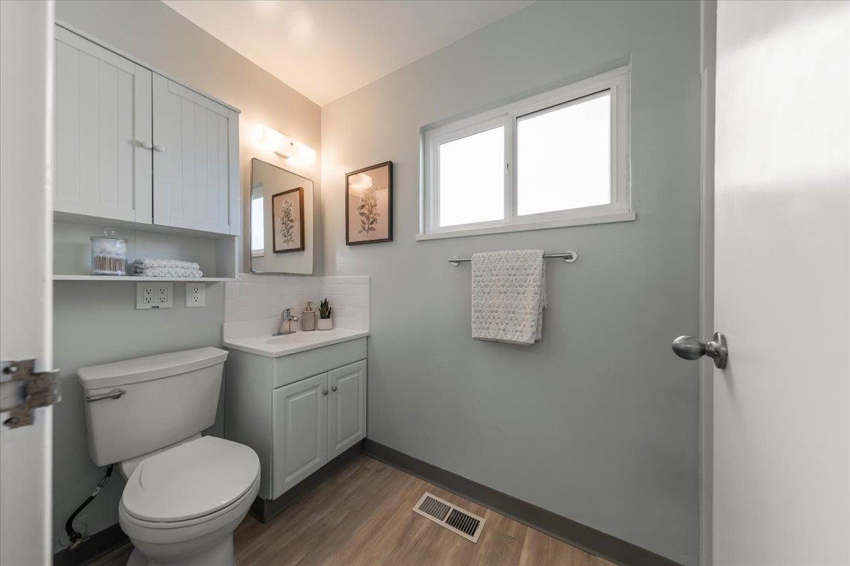 Detail Gallery Image 18 of 28 For 4074 Yellowstone Dr, San Jose,  CA 95130 - 3 Beds | 2 Baths