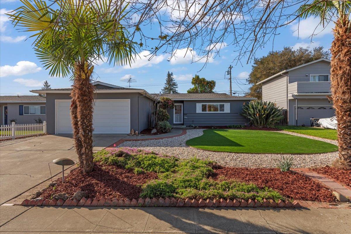 Detail Gallery Image 2 of 28 For 4074 Yellowstone Dr, San Jose,  CA 95130 - 3 Beds | 2 Baths