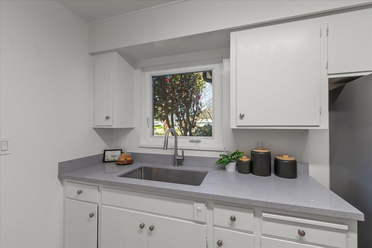 Detail Gallery Image 4 of 28 For 4074 Yellowstone Dr, San Jose,  CA 95130 - 3 Beds | 2 Baths