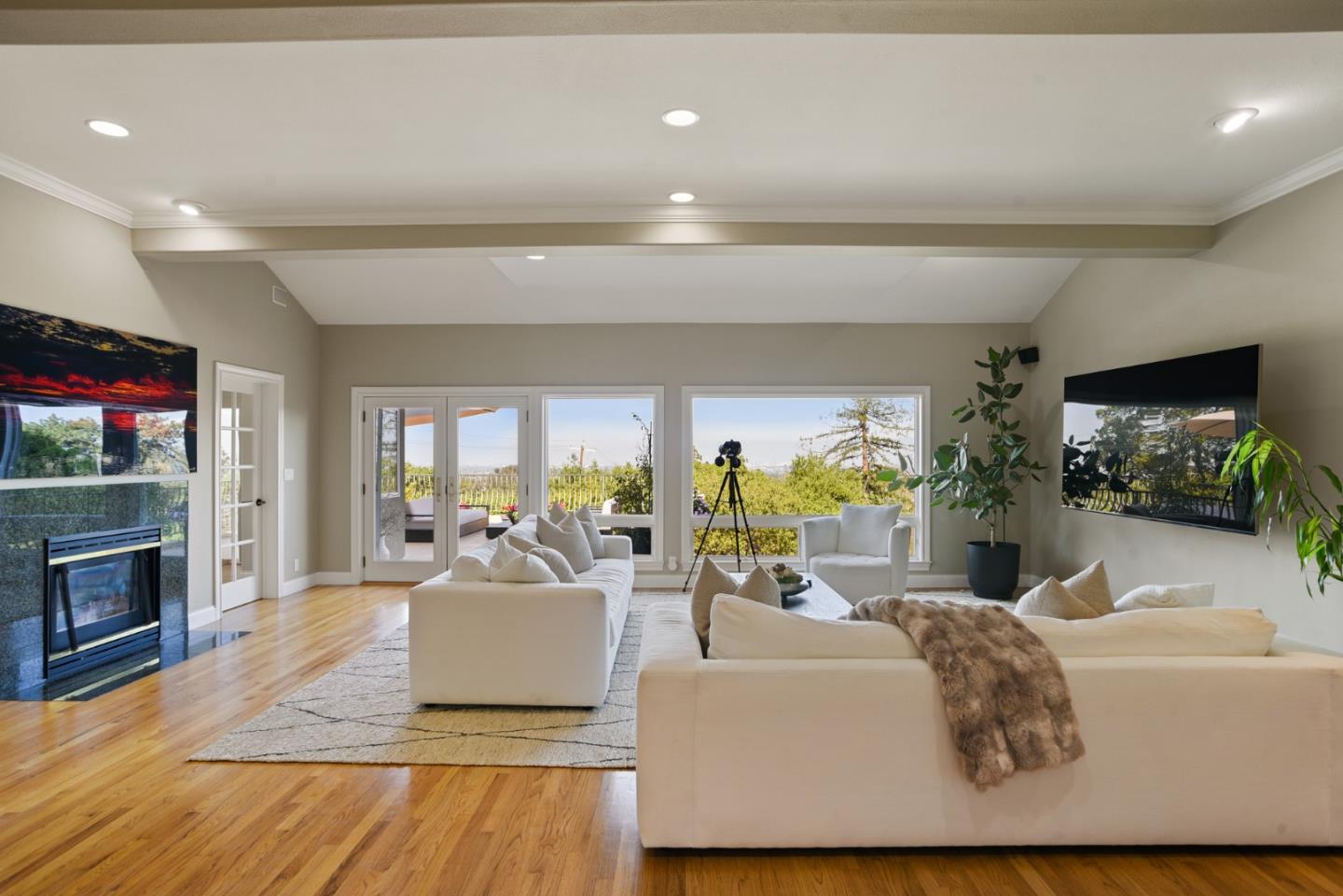 Detail Gallery Image 12 of 39 For 18782 Withey Rd, Monte Sereno,  CA 95030 - 4 Beds | 3/1 Baths