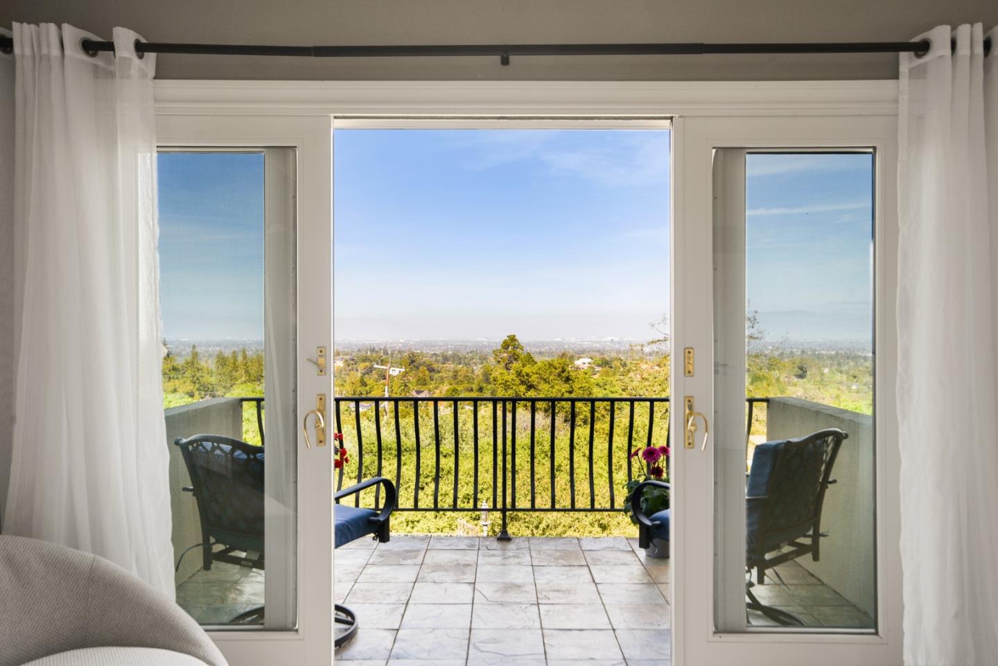 Detail Gallery Image 16 of 39 For 18782 Withey Rd, Monte Sereno,  CA 95030 - 4 Beds | 3/1 Baths