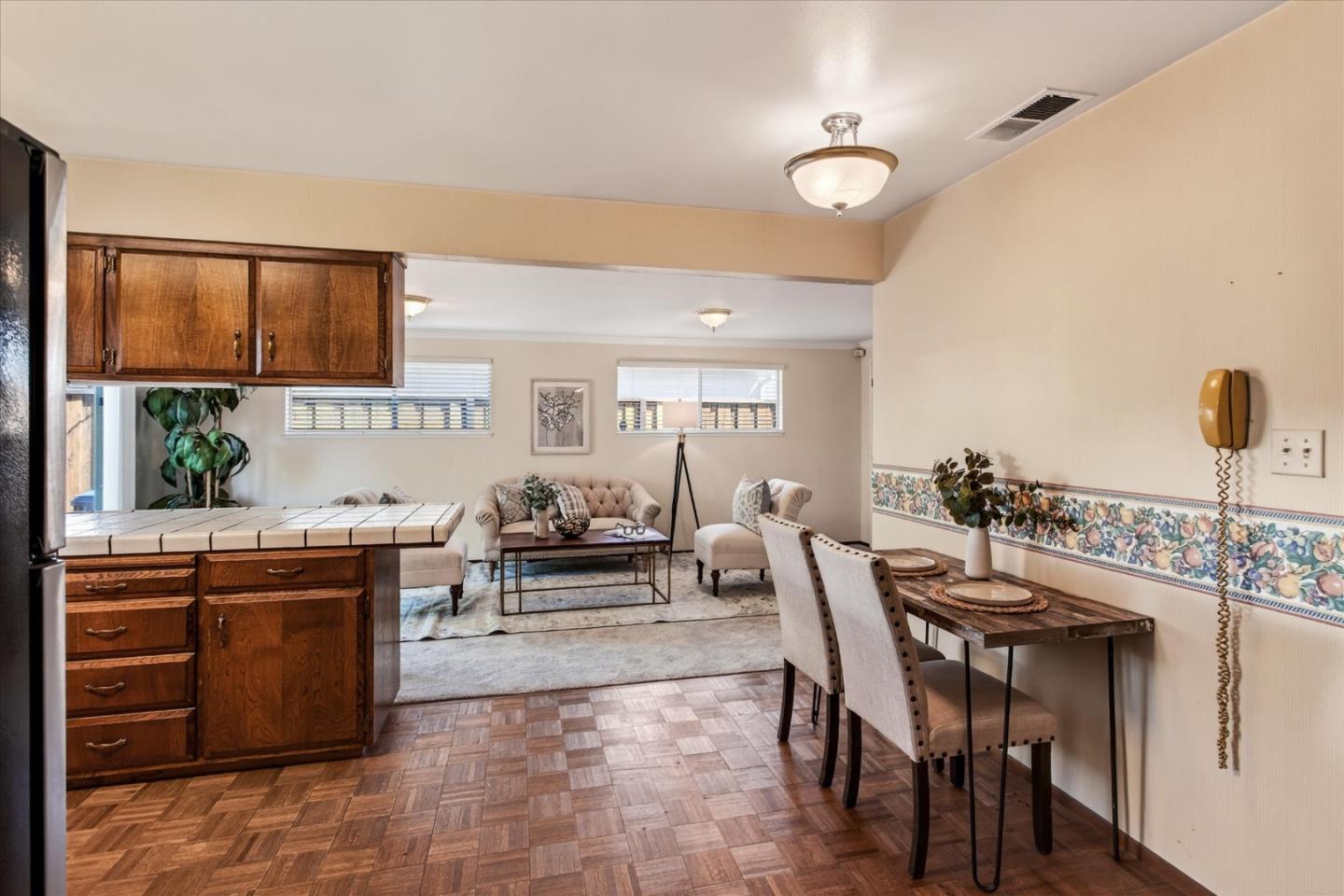 Detail Gallery Image 8 of 14 For 995 Melbourne Blvd, San Jose,  CA 95116 - 3 Beds | 2 Baths