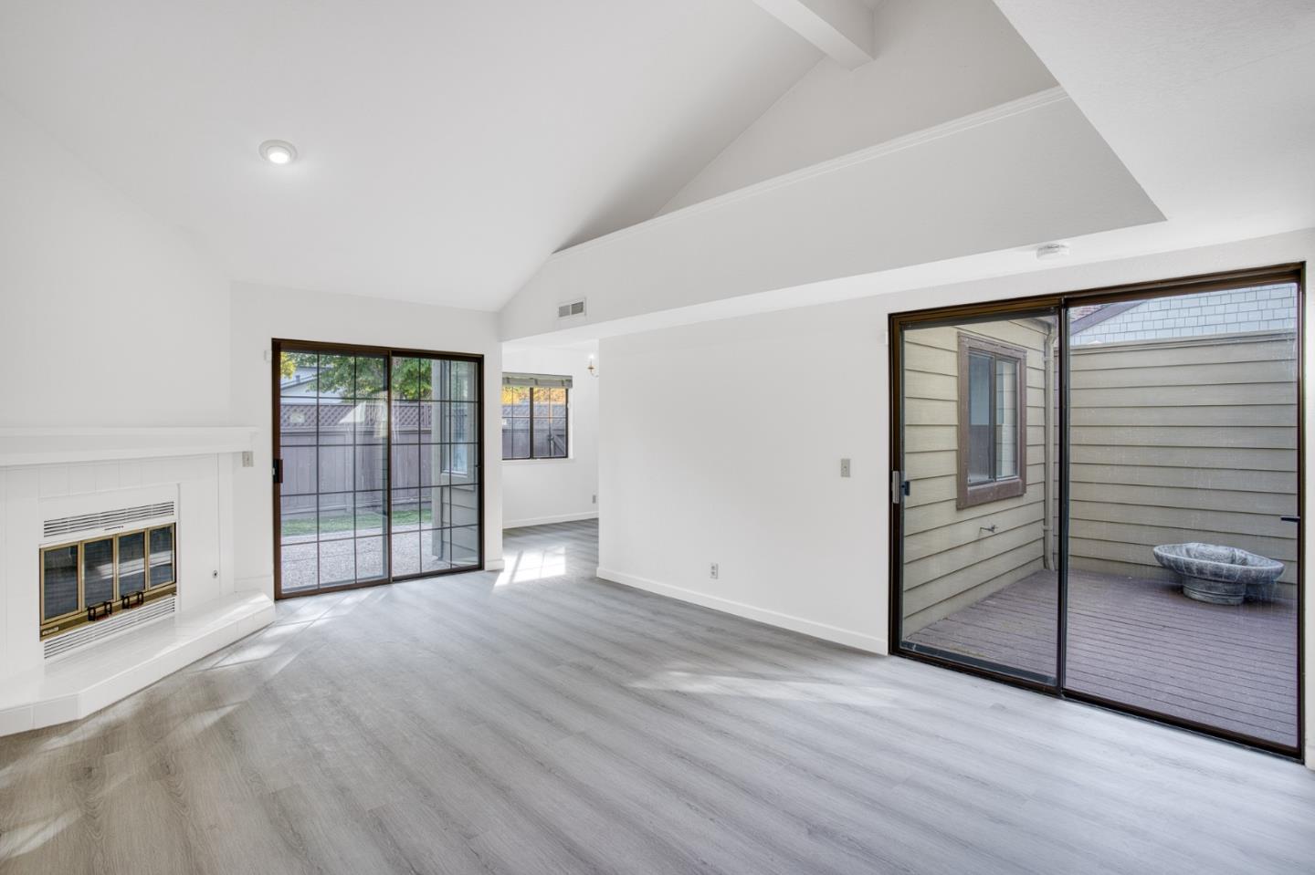 Detail Gallery Image 4 of 28 For 1874 Harvest Rd, Pleasanton,  CA 94566 - 2 Beds | 2 Baths