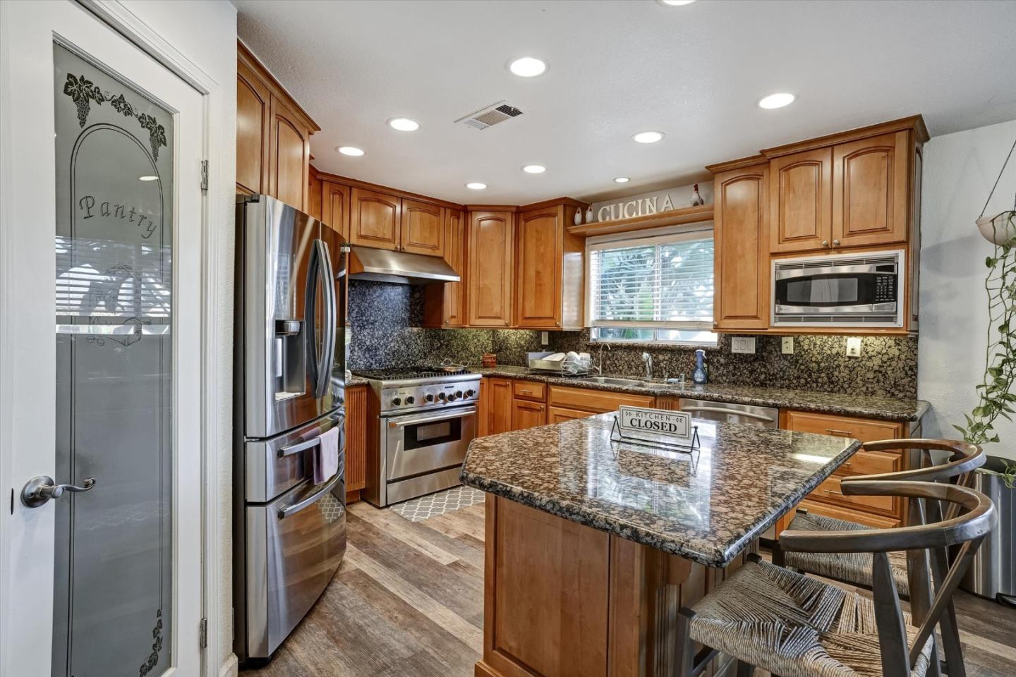 Detail Gallery Image 14 of 47 For 573 Rosewood Ct, Los Banos,  CA 93635 - 4 Beds | 3 Baths