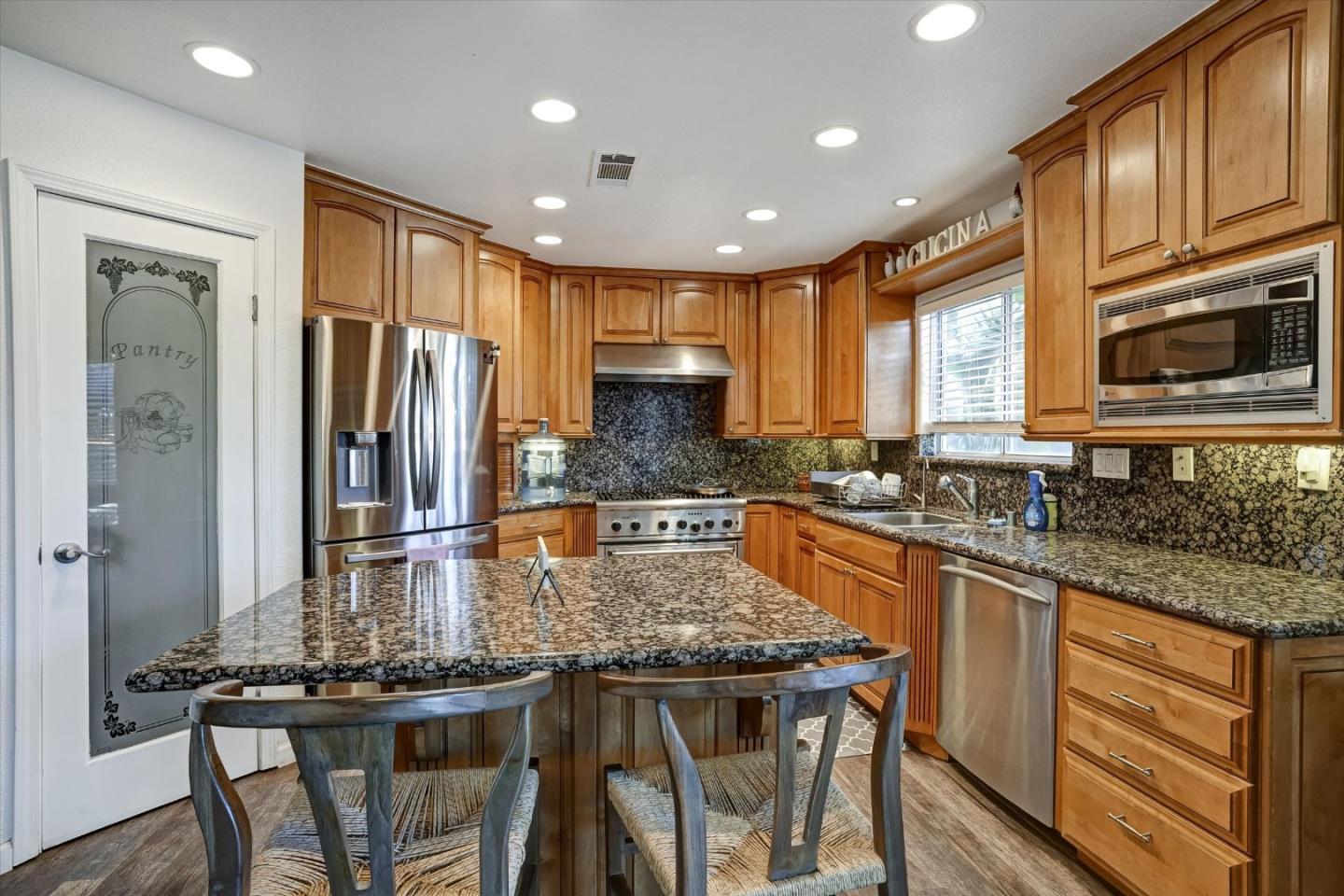 Detail Gallery Image 15 of 47 For 573 Rosewood Ct, Los Banos,  CA 93635 - 4 Beds | 3 Baths