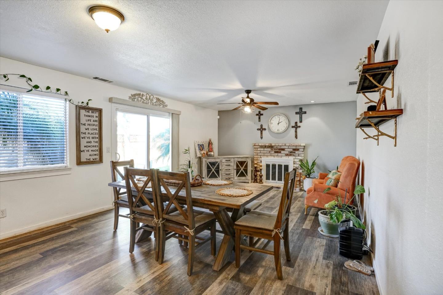 Detail Gallery Image 17 of 47 For 573 Rosewood Ct, Los Banos,  CA 93635 - 4 Beds | 3 Baths