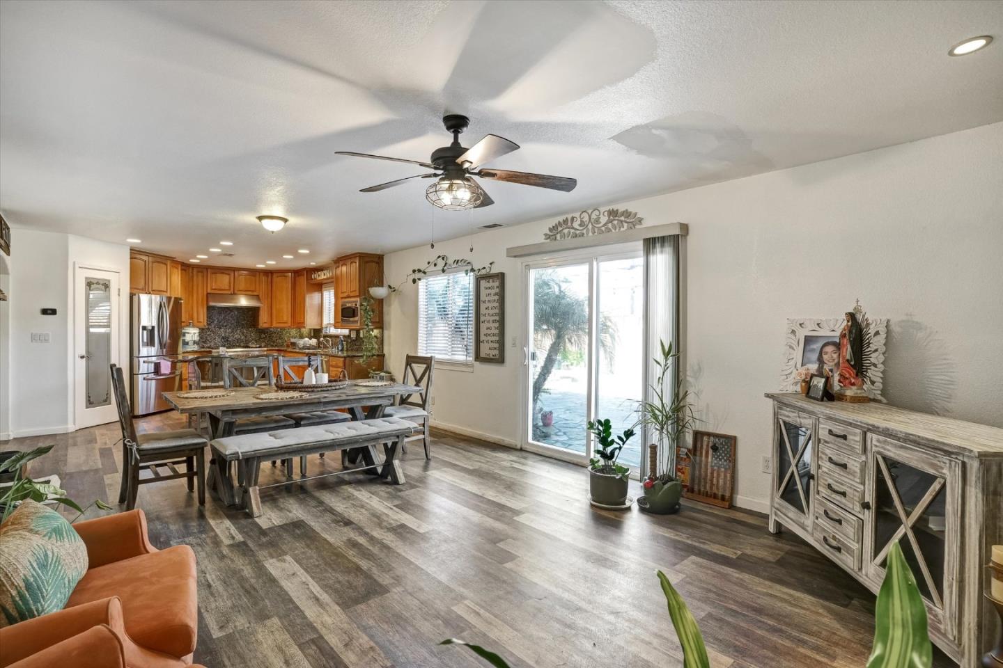 Detail Gallery Image 19 of 47 For 573 Rosewood Ct, Los Banos,  CA 93635 - 4 Beds | 3 Baths