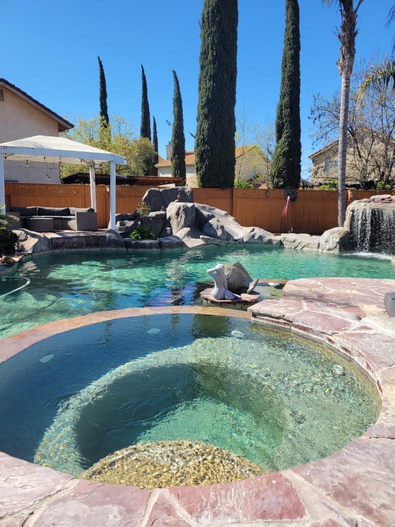 Detail Gallery Image 2 of 7 For 573 Rosewood Ct, Los Banos,  CA 93635 - 4 Beds | 2/1 Baths