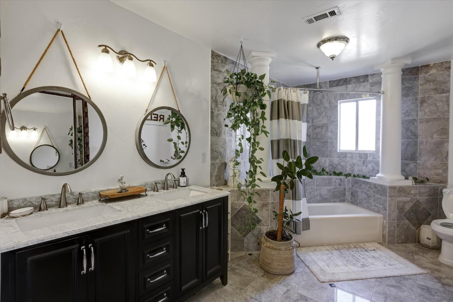 Detail Gallery Image 23 of 47 For 573 Rosewood Ct, Los Banos,  CA 93635 - 4 Beds | 3 Baths