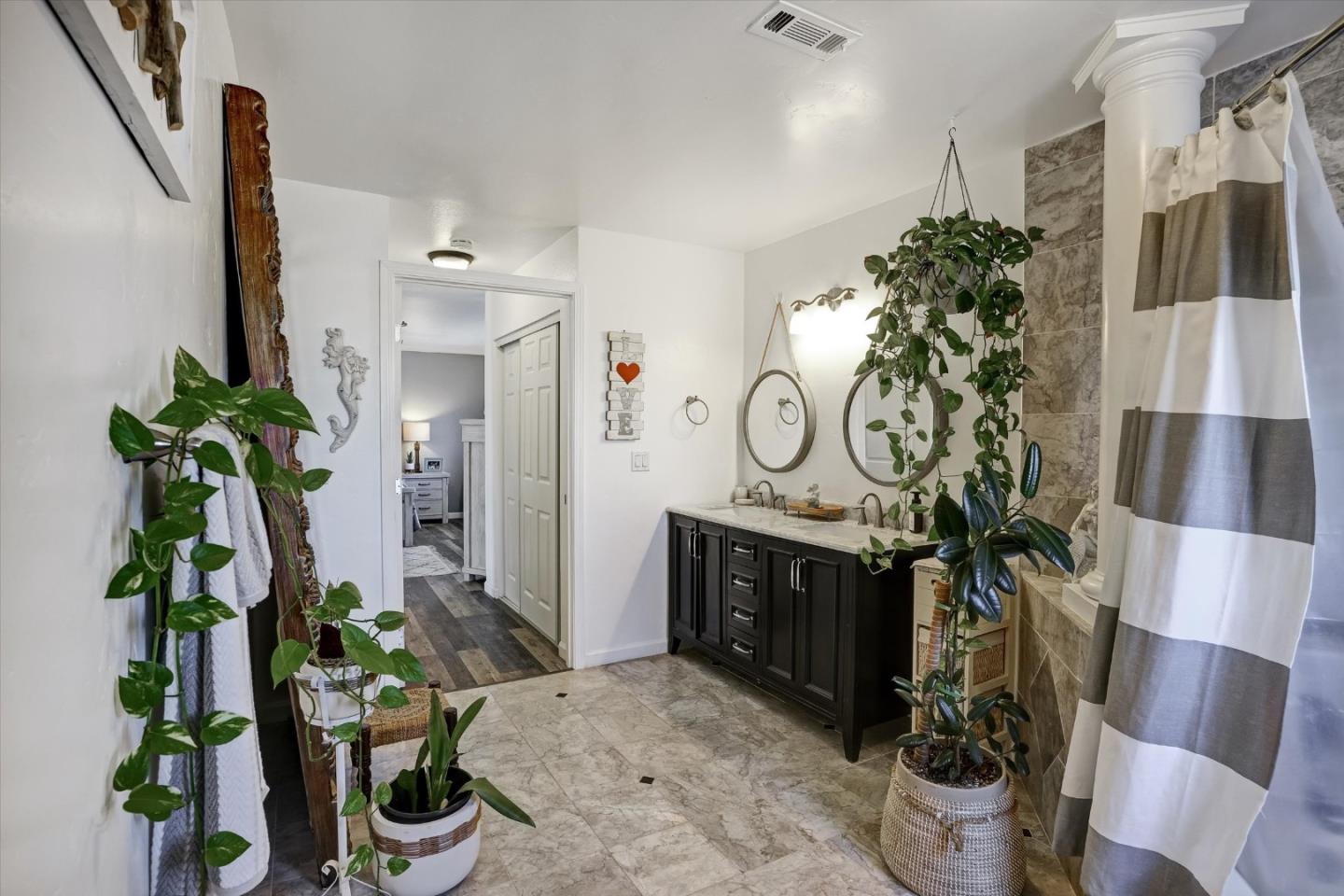 Detail Gallery Image 25 of 47 For 573 Rosewood Ct, Los Banos,  CA 93635 - 4 Beds | 3 Baths