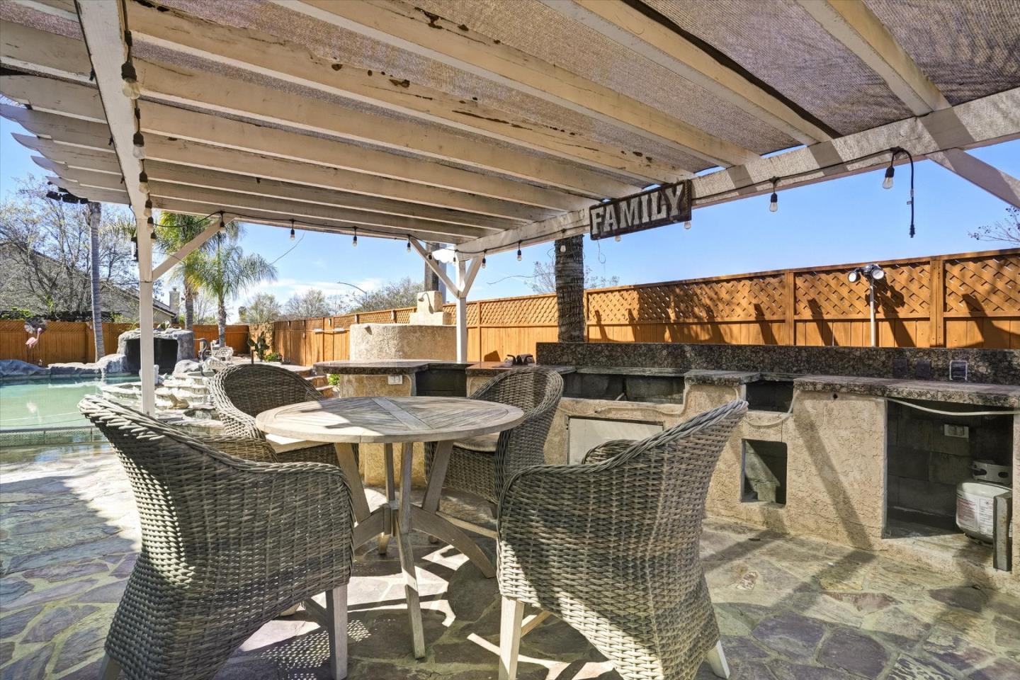 Detail Gallery Image 39 of 47 For 573 Rosewood Ct, Los Banos,  CA 93635 - 4 Beds | 3 Baths