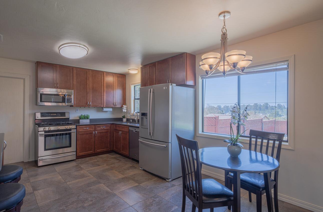 Detail Gallery Image 2 of 43 For 9340 Pollock Ln, Salinas,  CA 93907 - 3 Beds | 2 Baths