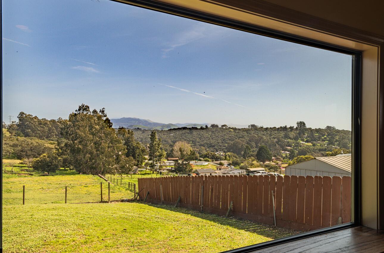 Detail Gallery Image 4 of 43 For 9340 Pollock Ln, Salinas,  CA 93907 - 3 Beds | 2 Baths