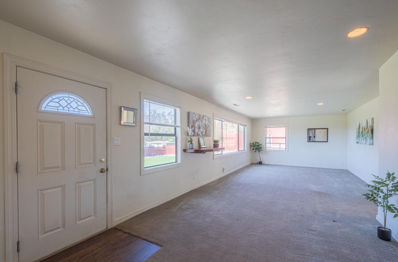 Detail Gallery Image 9 of 43 For 9340 Pollock Ln, Salinas,  CA 93907 - 3 Beds | 2 Baths