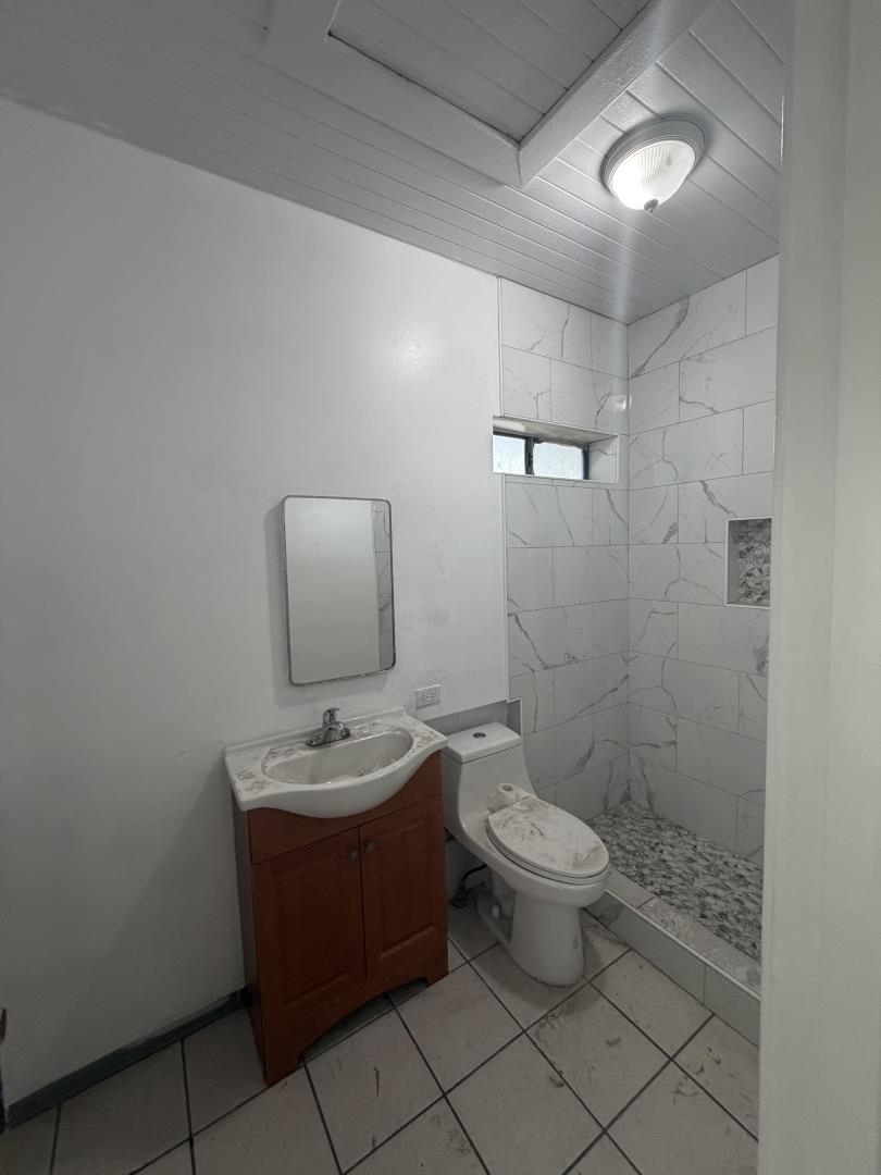 Detail Gallery Image 13 of 25 For 2340 Alisal a,  Salinas,  CA 93908 - 4 Beds | 2 Baths