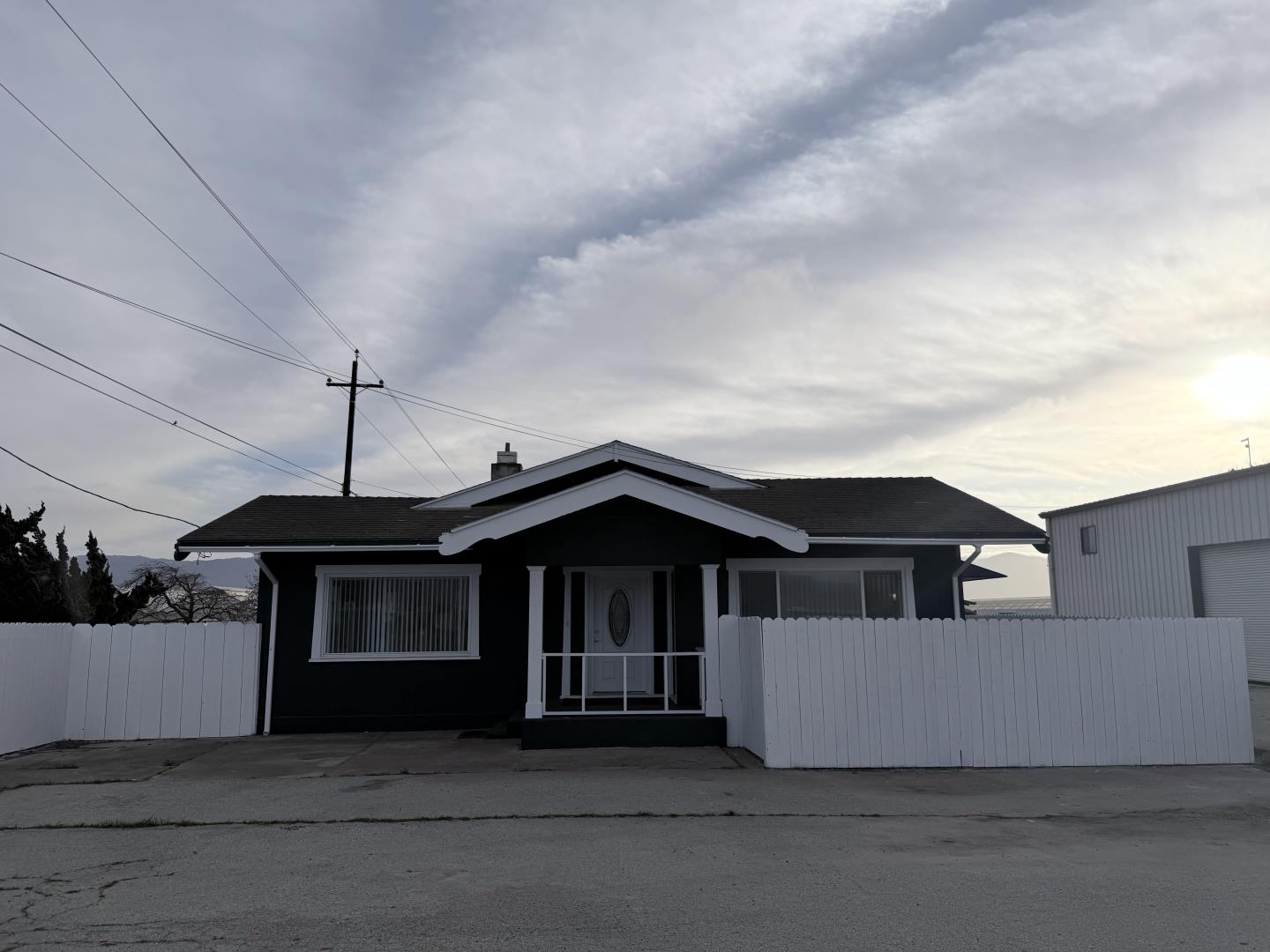 Detail Gallery Image 2 of 25 For 2340 Alisal a,  Salinas,  CA 93908 - 4 Beds | 2 Baths