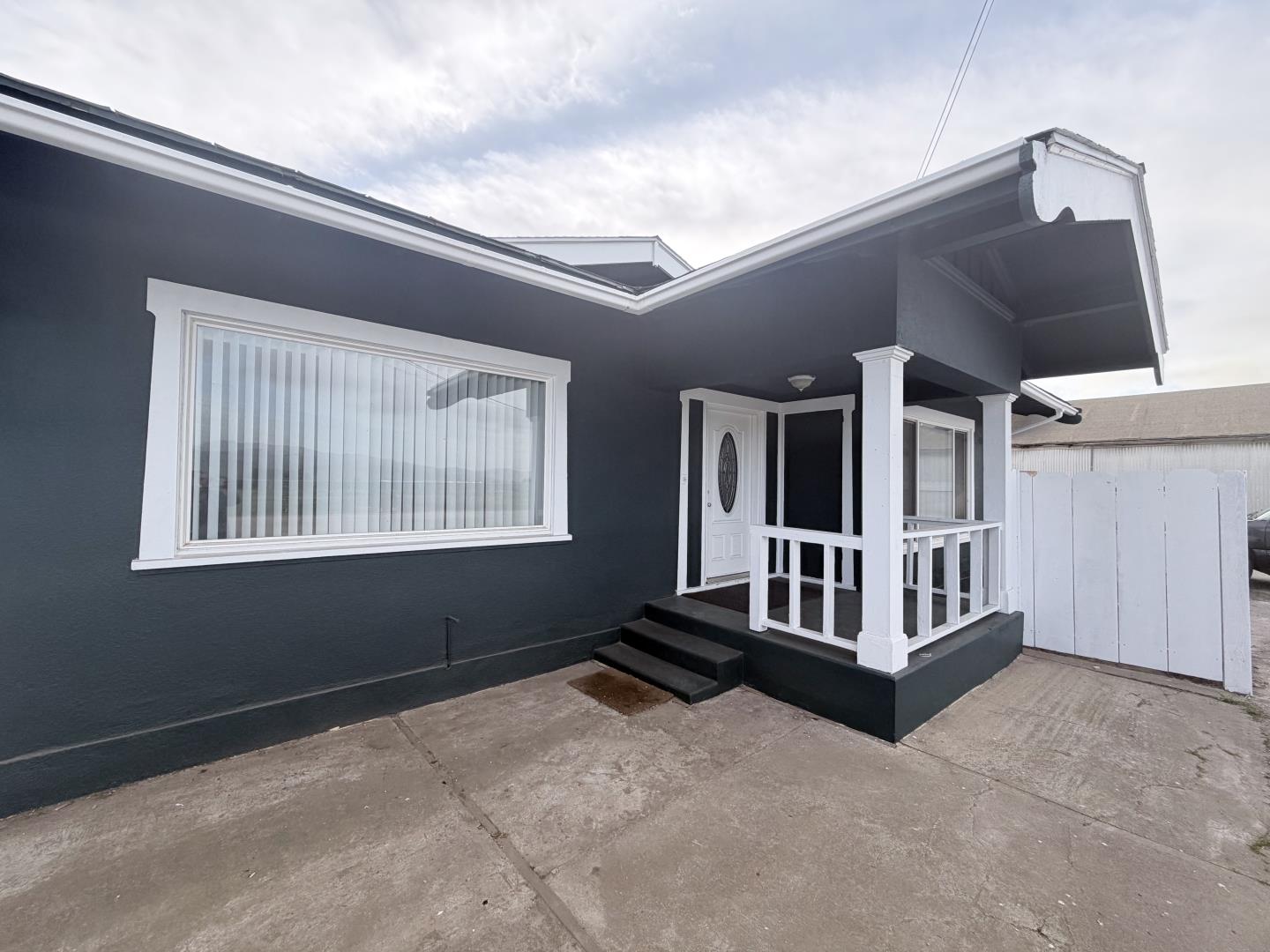 Detail Gallery Image 3 of 25 For 2340 Alisal a,  Salinas,  CA 93908 - 4 Beds | 2 Baths