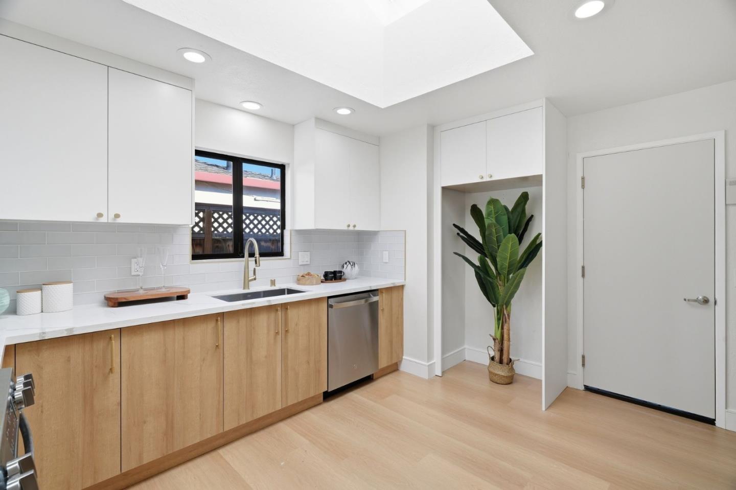 Detail Gallery Image 10 of 34 For 629 Pilgrim Dr, Foster City,  CA 94404 - 3 Beds | 2 Baths