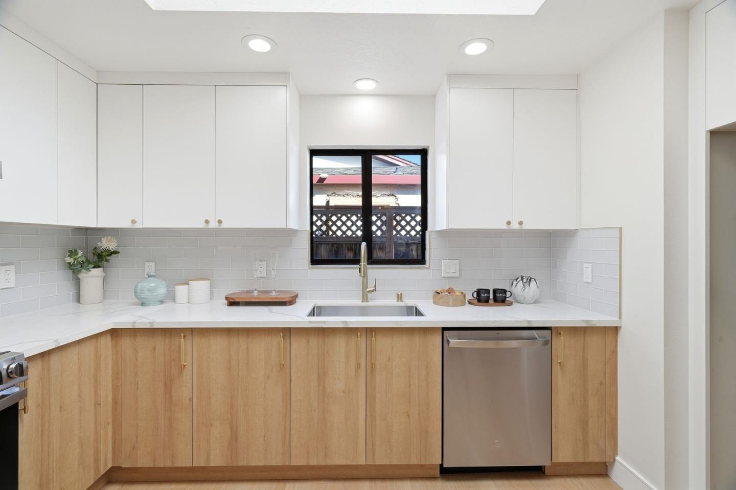 Detail Gallery Image 9 of 34 For 629 Pilgrim Dr, Foster City,  CA 94404 - 3 Beds | 2 Baths