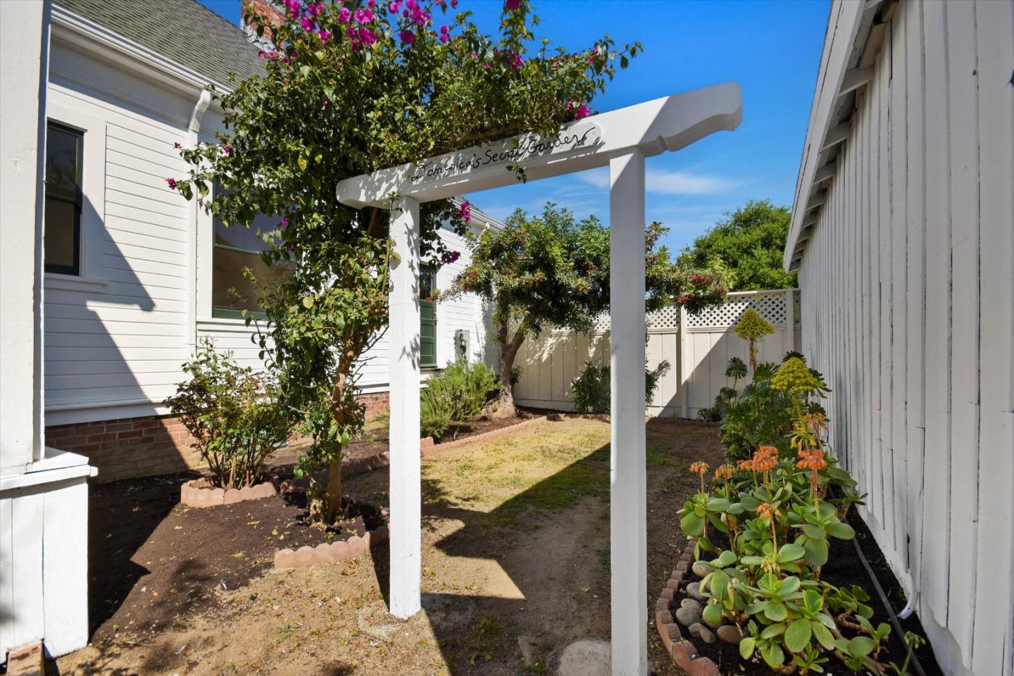 Detail Gallery Image 17 of 21 For 901 Sunnyvale Saratoga Rd, Sunnyvale,  CA 94087 - 3 Beds | 1 Baths