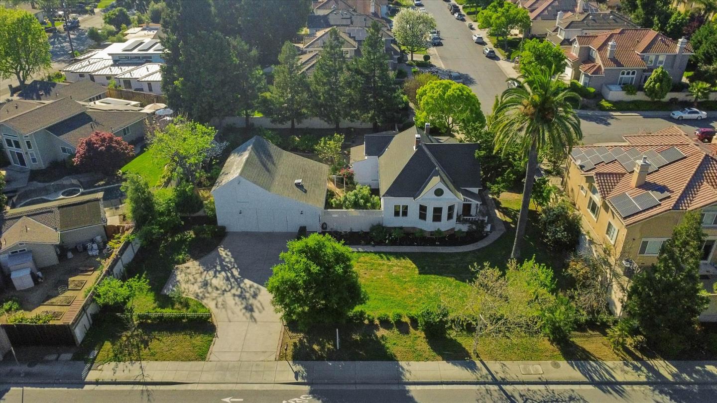 Detail Gallery Image 21 of 21 For 901 Sunnyvale Saratoga Rd, Sunnyvale,  CA 94087 - 3 Beds | 1 Baths