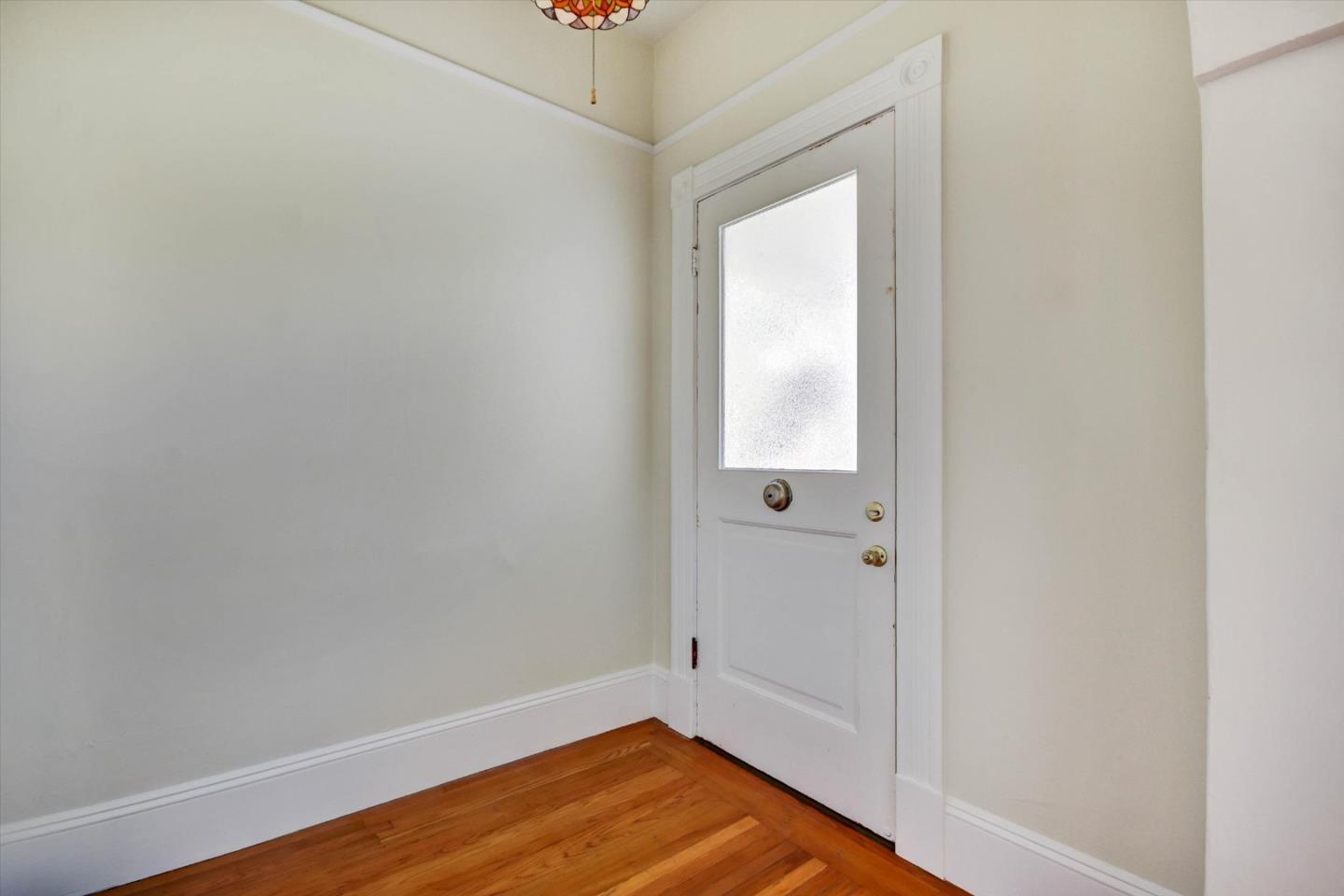 Detail Gallery Image 3 of 21 For 901 Sunnyvale Saratoga Rd, Sunnyvale,  CA 94087 - 3 Beds | 1 Baths