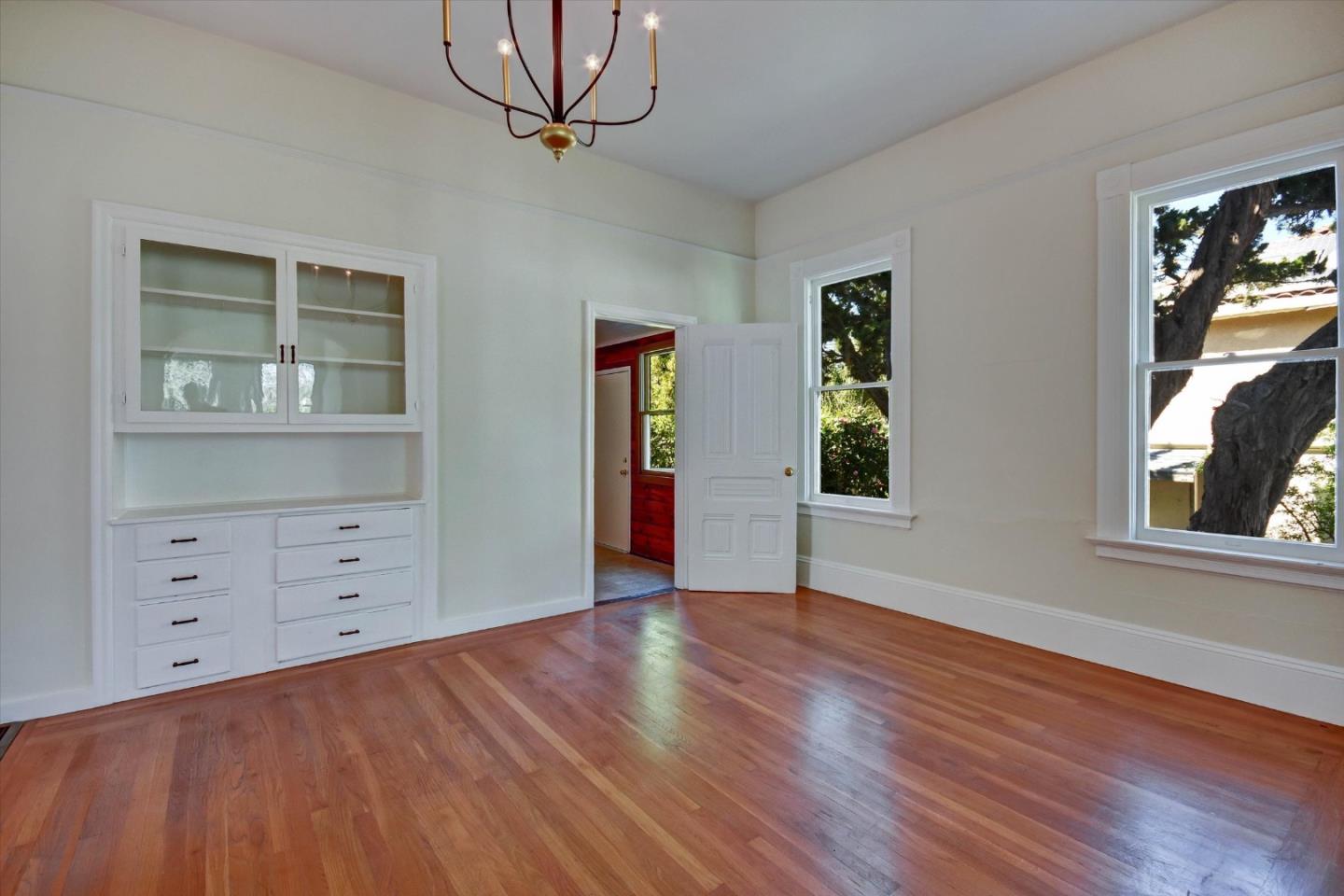 Detail Gallery Image 5 of 21 For 901 Sunnyvale Saratoga Rd, Sunnyvale,  CA 94087 - 3 Beds | 1 Baths