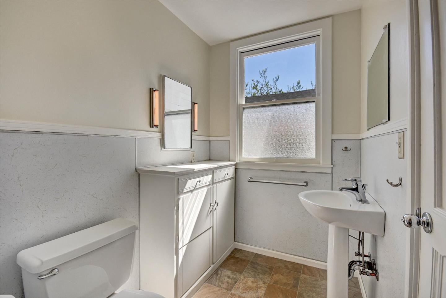Detail Gallery Image 6 of 21 For 901 Sunnyvale Saratoga Rd, Sunnyvale,  CA 94087 - 3 Beds | 1 Baths