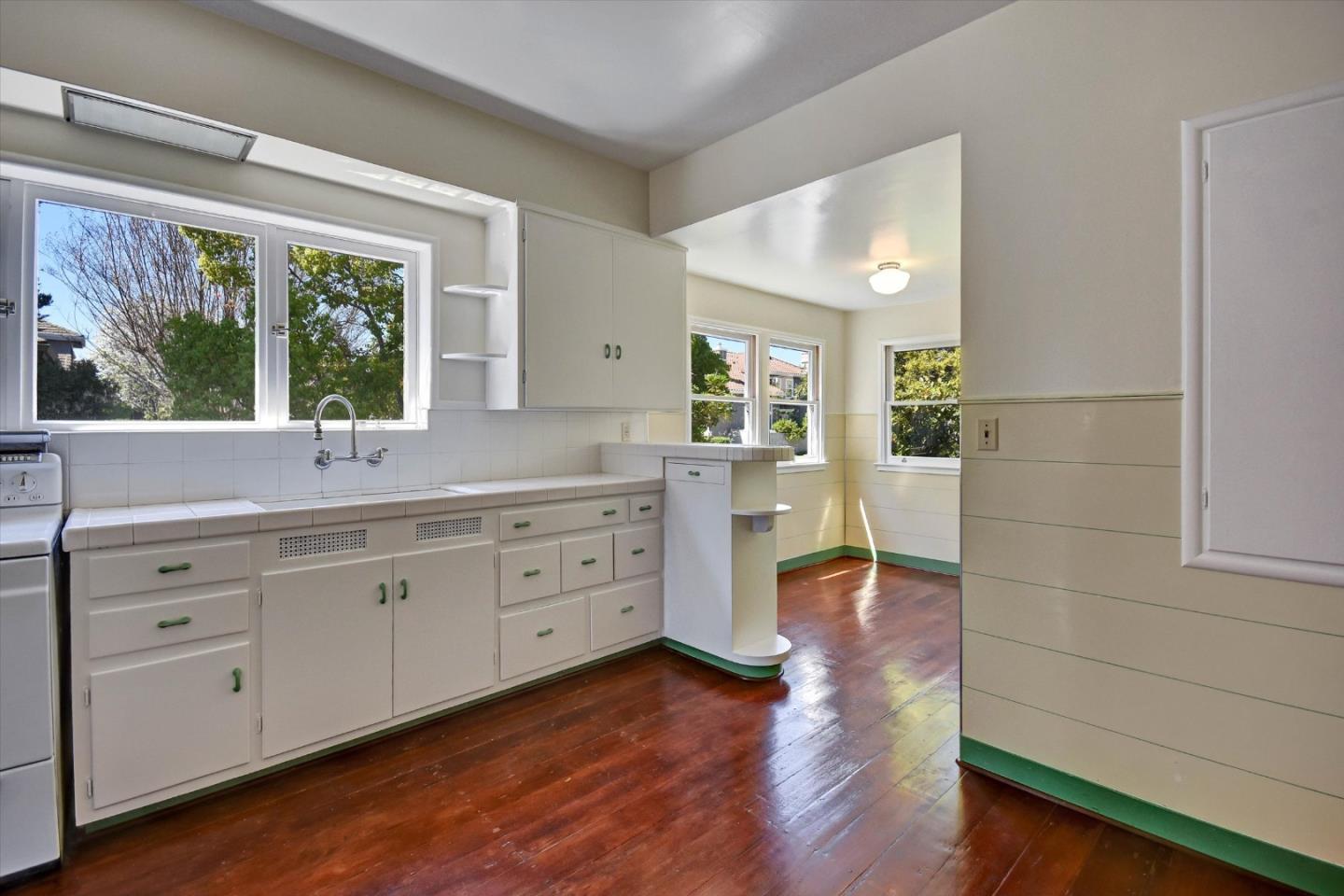 Detail Gallery Image 7 of 21 For 901 Sunnyvale Saratoga Rd, Sunnyvale,  CA 94087 - 3 Beds | 1 Baths