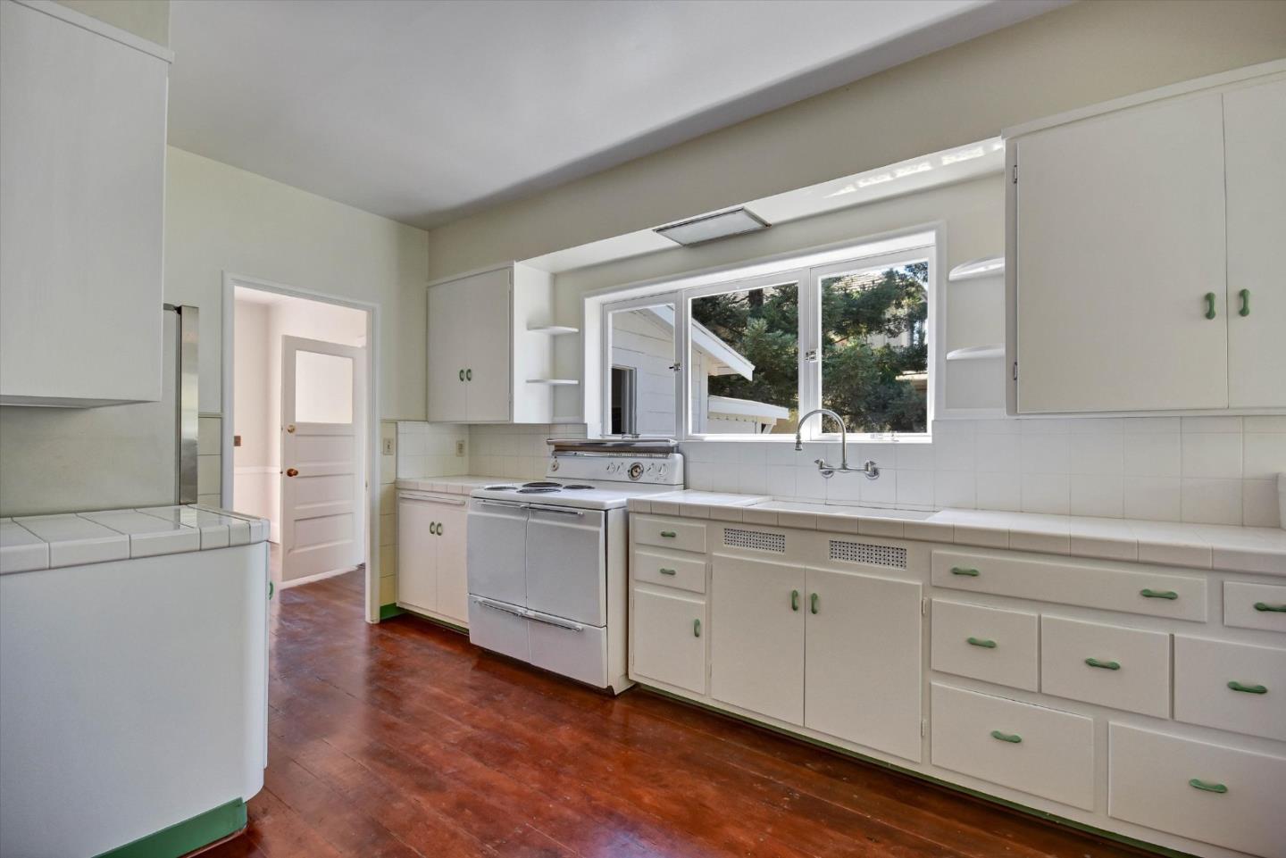 Detail Gallery Image 8 of 21 For 901 Sunnyvale Saratoga Rd, Sunnyvale,  CA 94087 - 3 Beds | 1 Baths