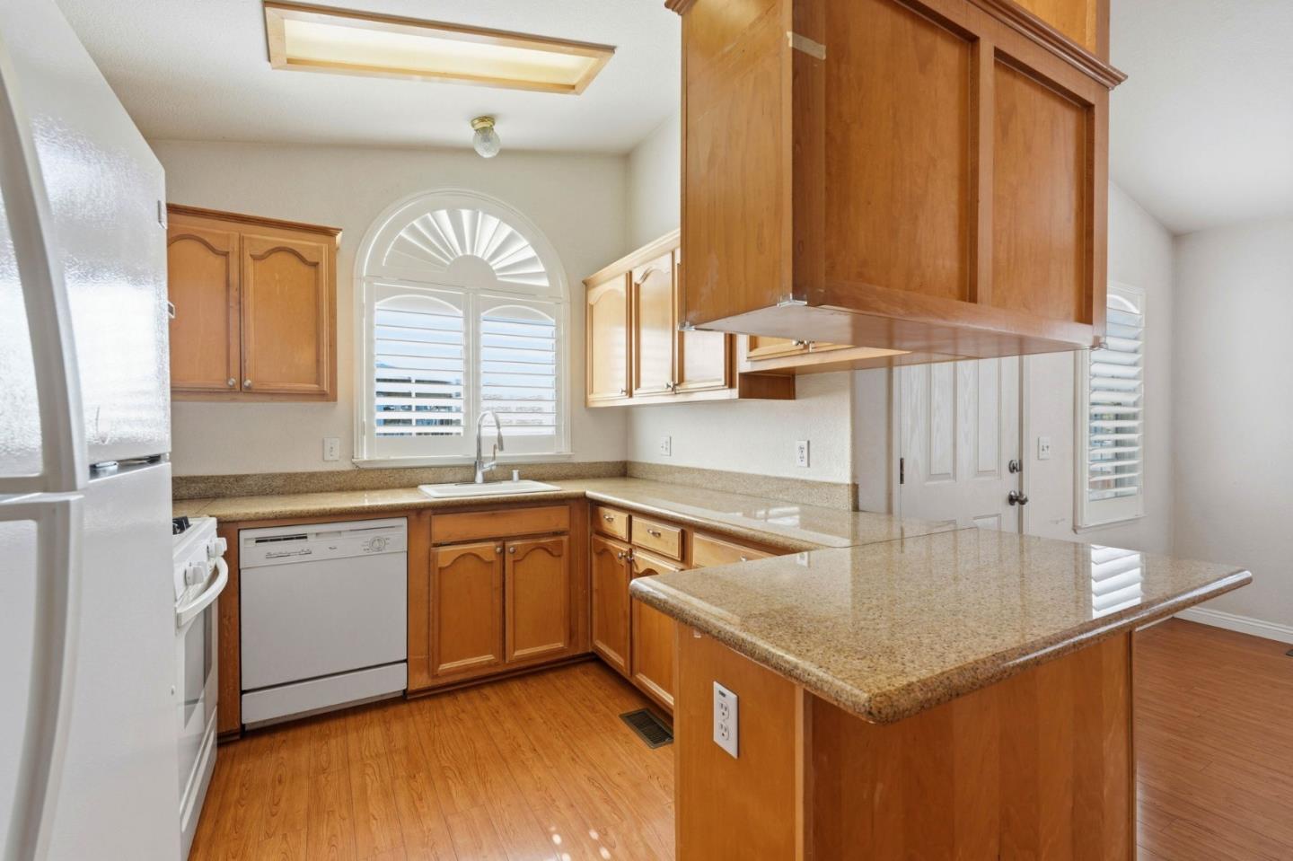 Detail Gallery Image 10 of 27 For 2600 Senter Rd #121,  San Jose,  CA 95111 - 3 Beds | 2 Baths