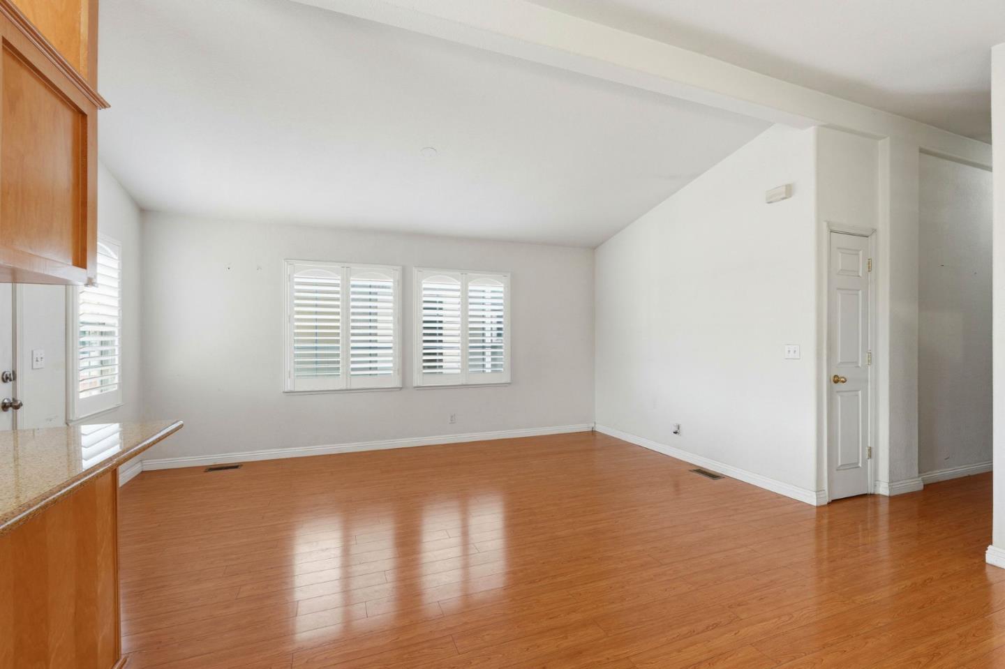 Detail Gallery Image 12 of 27 For 2600 Senter Rd #121,  San Jose,  CA 95111 - 3 Beds | 2 Baths