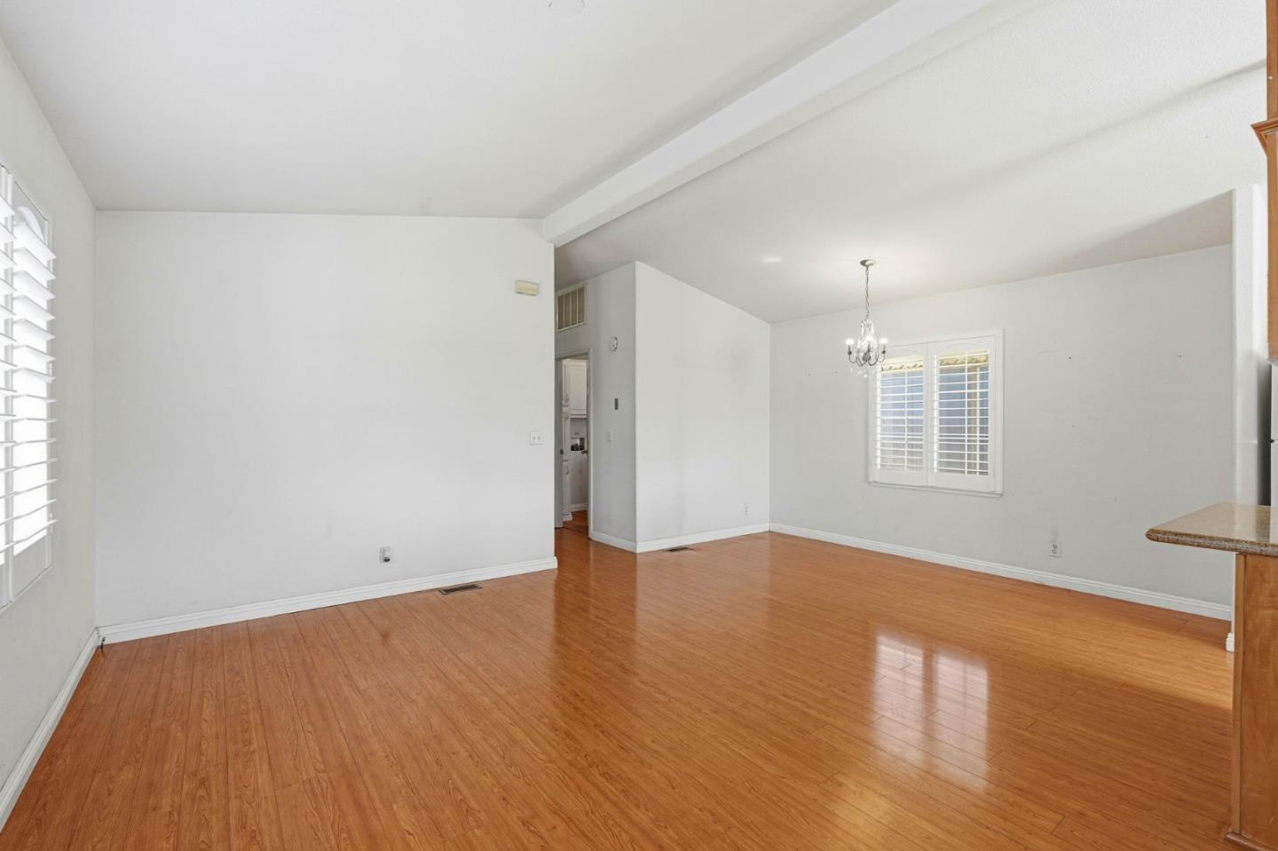 Detail Gallery Image 13 of 27 For 2600 Senter Rd #121,  San Jose,  CA 95111 - 3 Beds | 2 Baths