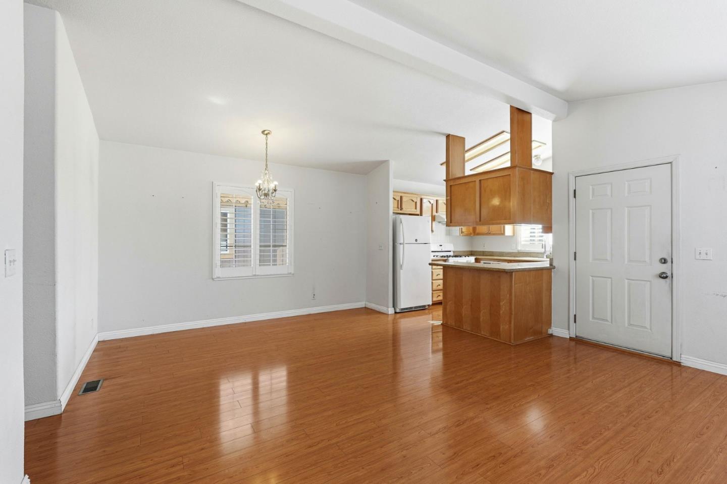 Detail Gallery Image 14 of 27 For 2600 Senter Rd #121,  San Jose,  CA 95111 - 3 Beds | 2 Baths