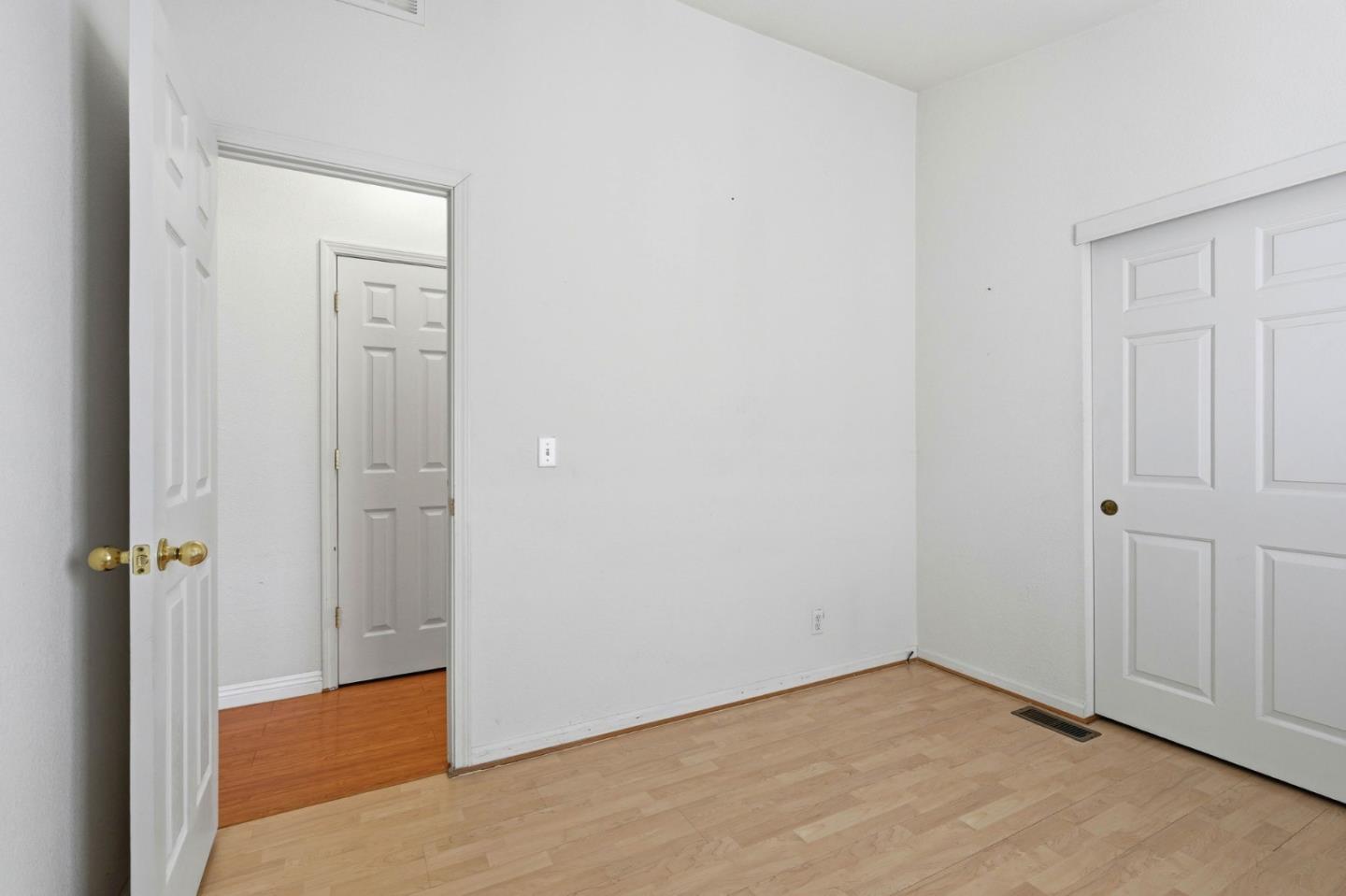 Detail Gallery Image 18 of 27 For 2600 Senter Rd #121,  San Jose,  CA 95111 - 3 Beds | 2 Baths