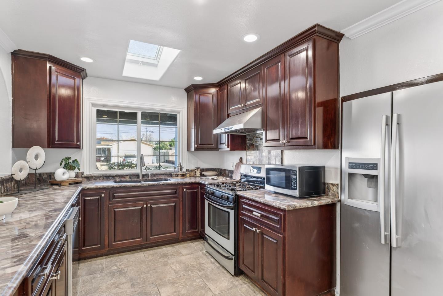 Detail Gallery Image 8 of 29 For 372 Gosser St, Milpitas,  CA 95035 - 3 Beds | 2 Baths