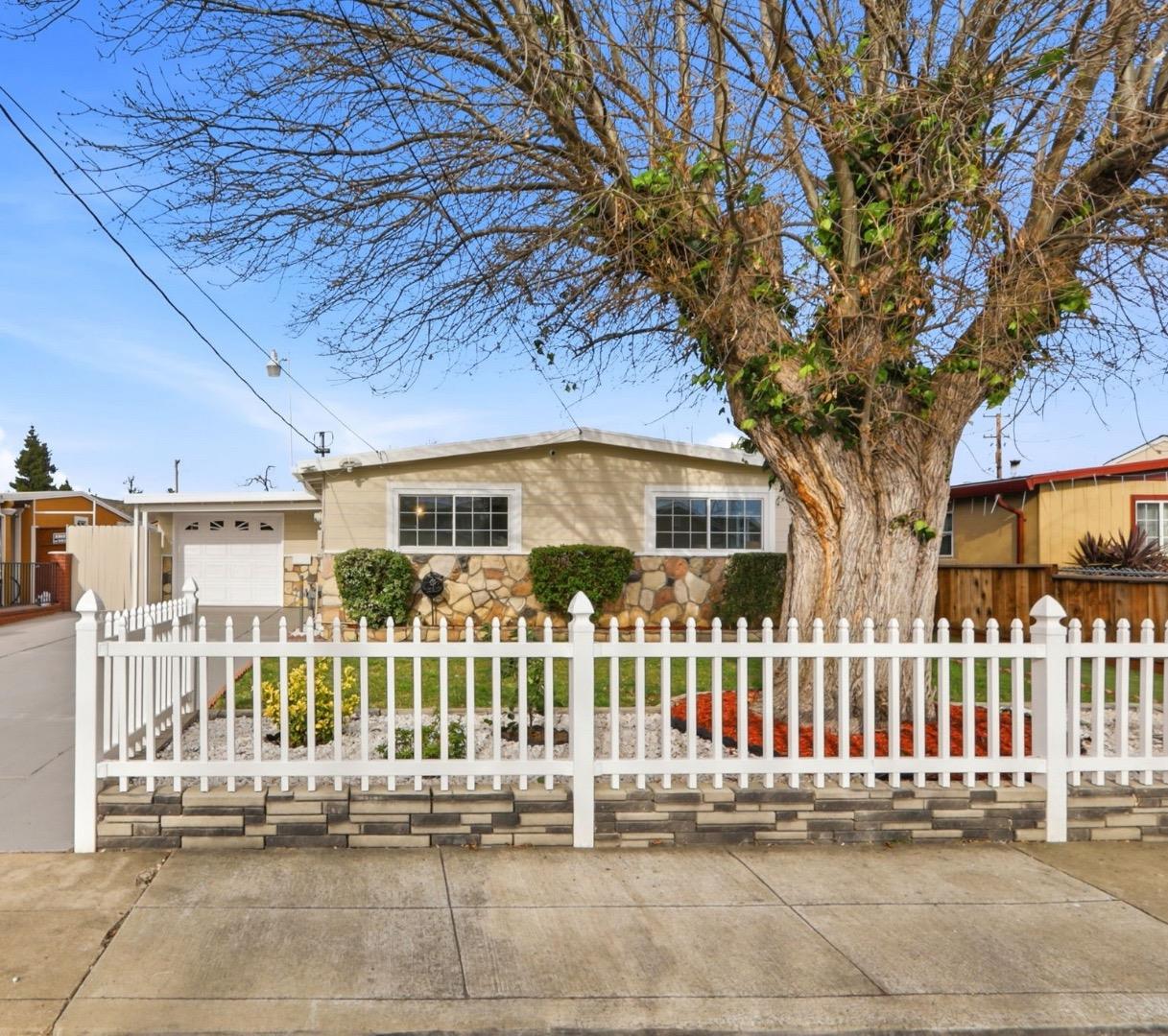 Detail Gallery Image 4 of 27 For 40452 Citrus Dr, Fremont,  CA 94538 - 3 Beds | 1 Baths