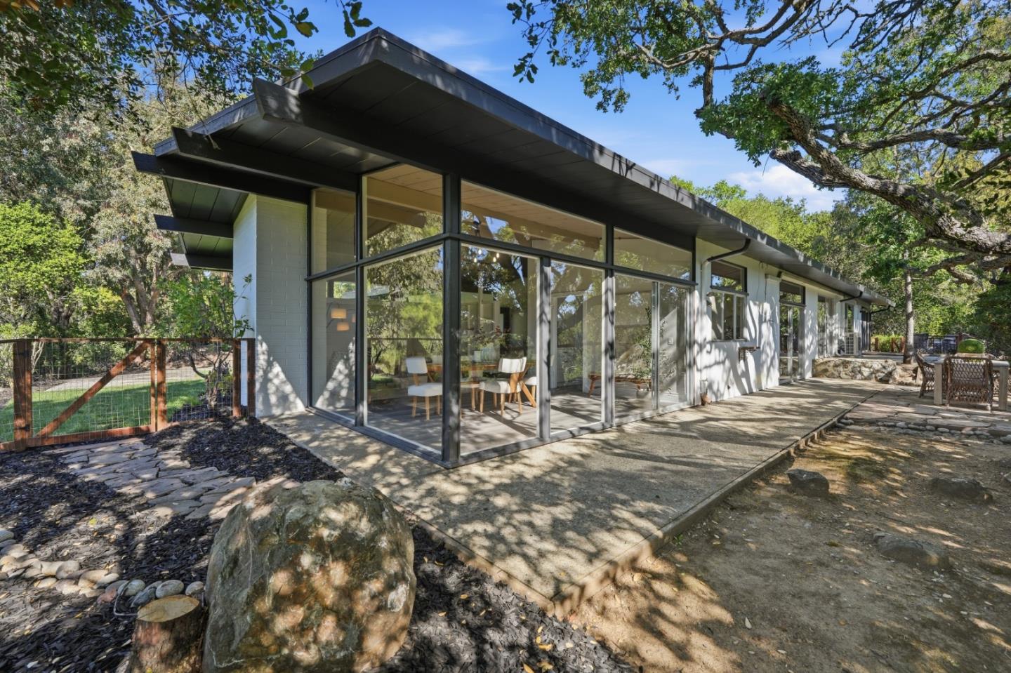 Detail Gallery Image 15 of 44 For 2930 Alexis Dr, Palo Alto,  CA 94304 - 3 Beds | 2 Baths