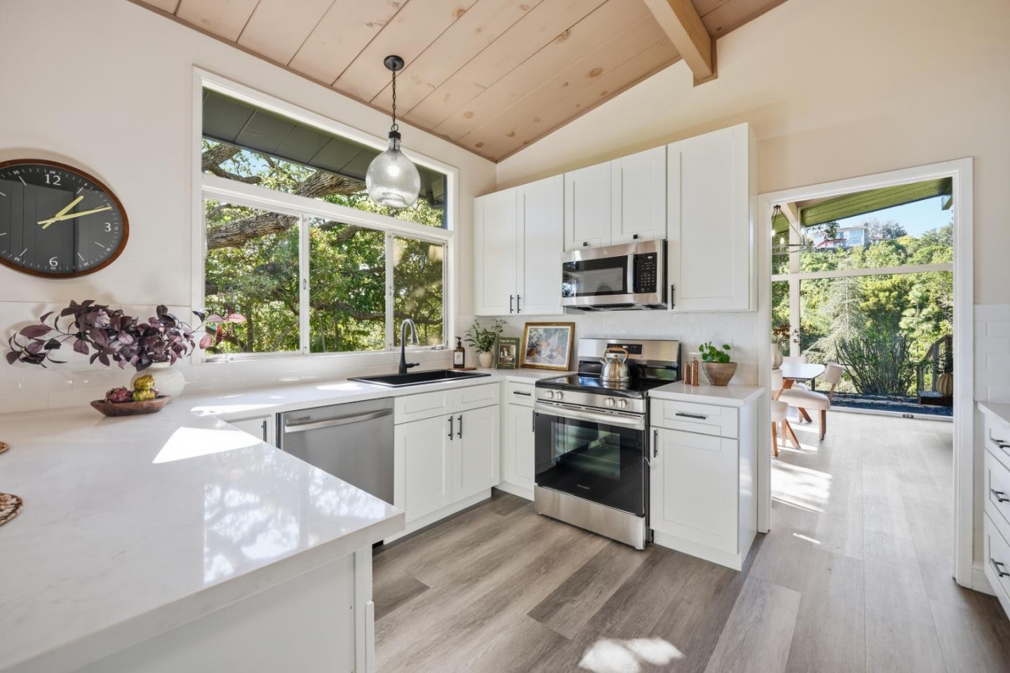 Detail Gallery Image 19 of 44 For 2930 Alexis Dr, Palo Alto,  CA 94304 - 3 Beds | 2 Baths