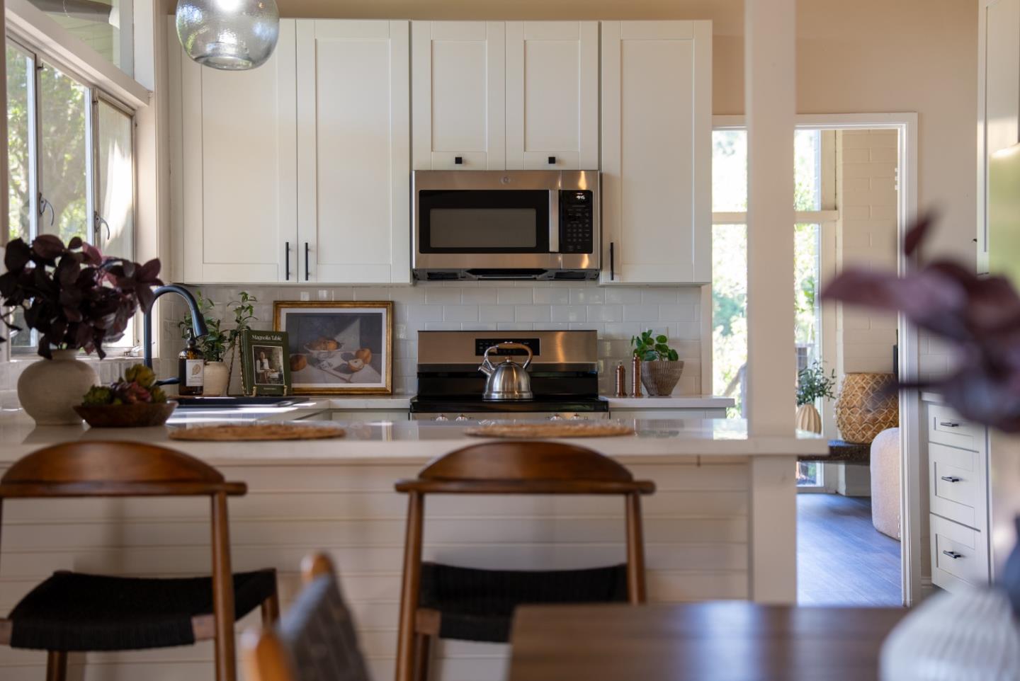 Detail Gallery Image 21 of 44 For 2930 Alexis Dr, Palo Alto,  CA 94304 - 3 Beds | 2 Baths