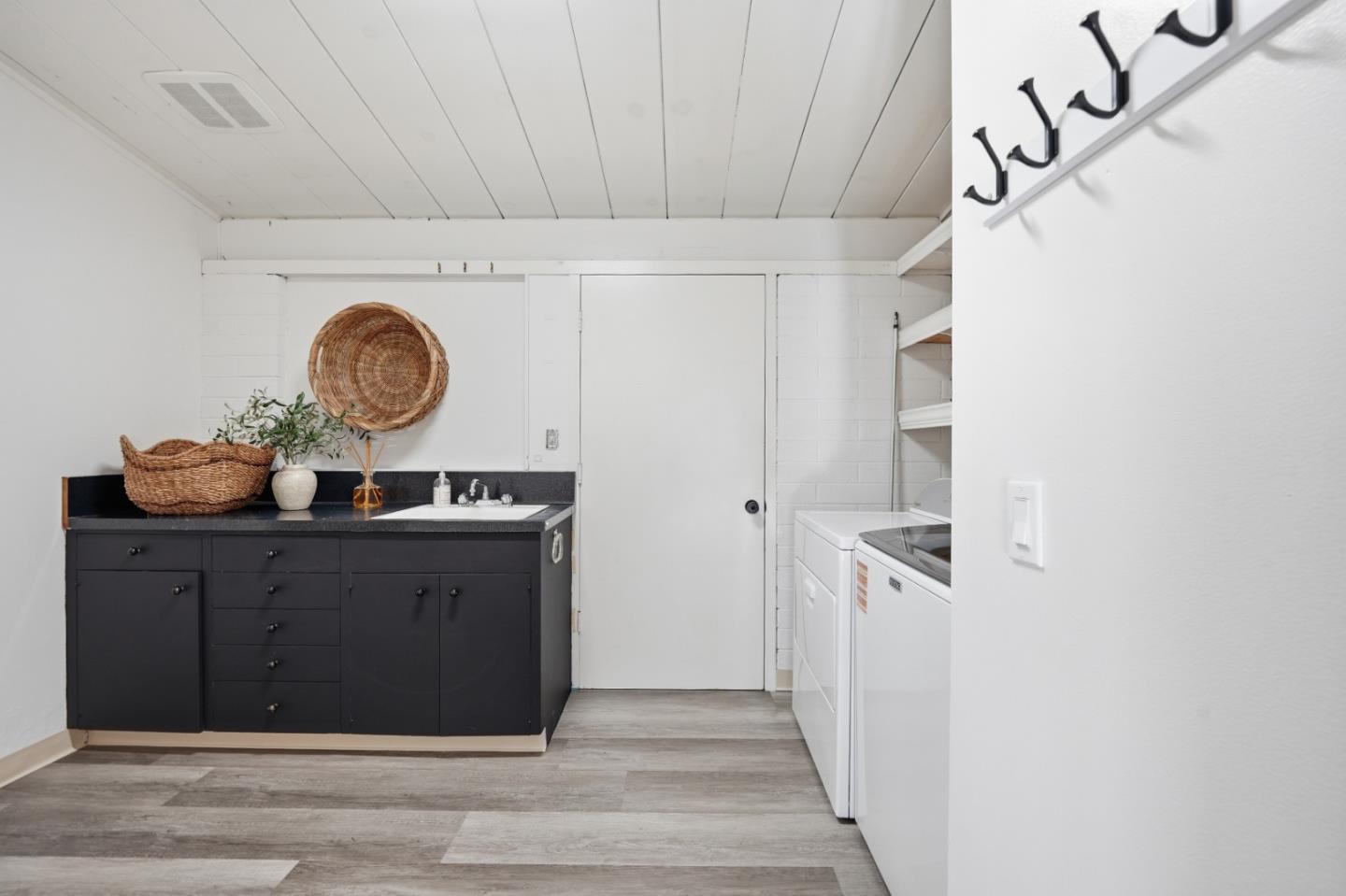 Detail Gallery Image 26 of 44 For 2930 Alexis Dr, Palo Alto,  CA 94304 - 3 Beds | 2 Baths